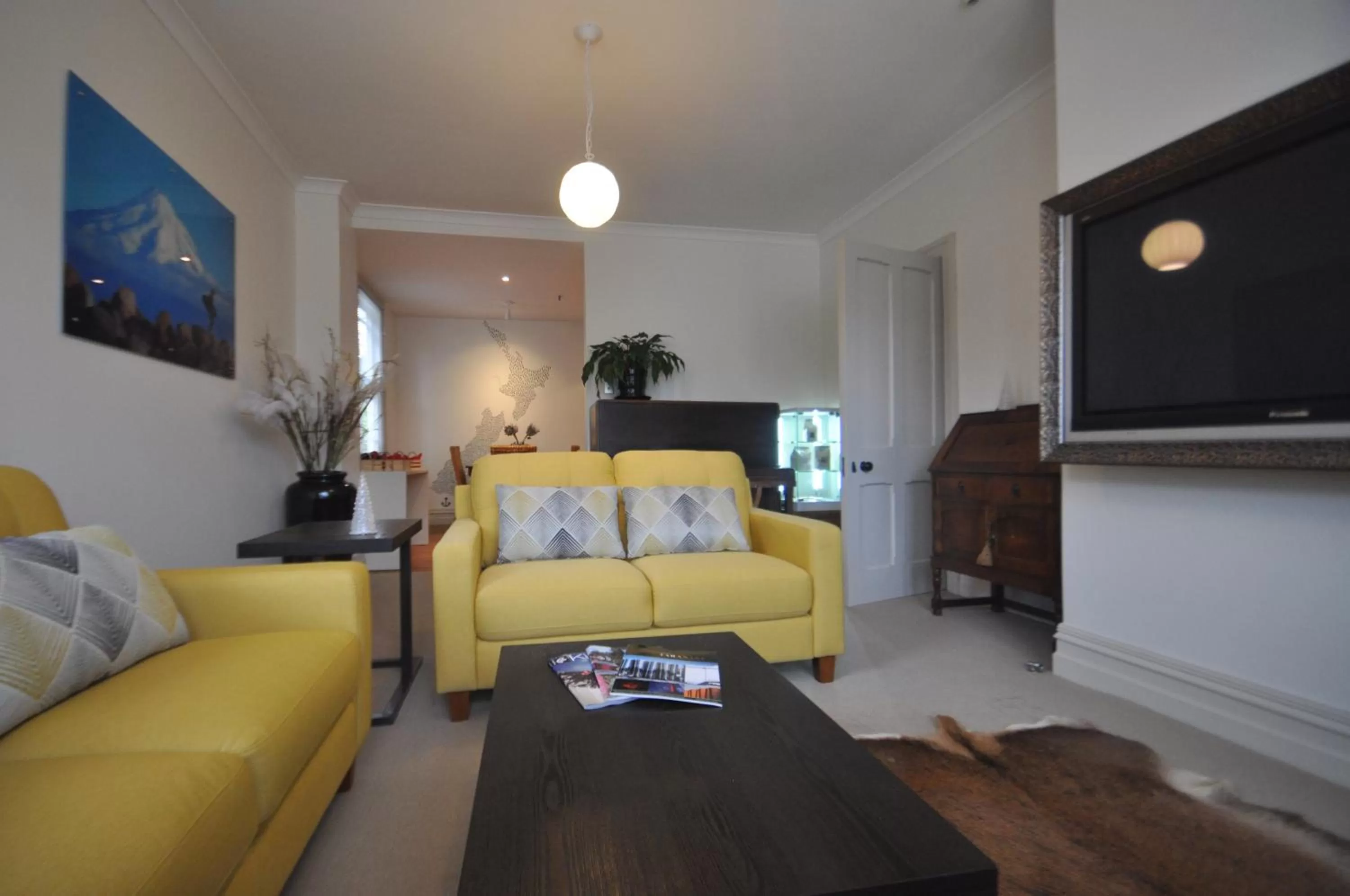 Living room, Seating Area in Issey Manor