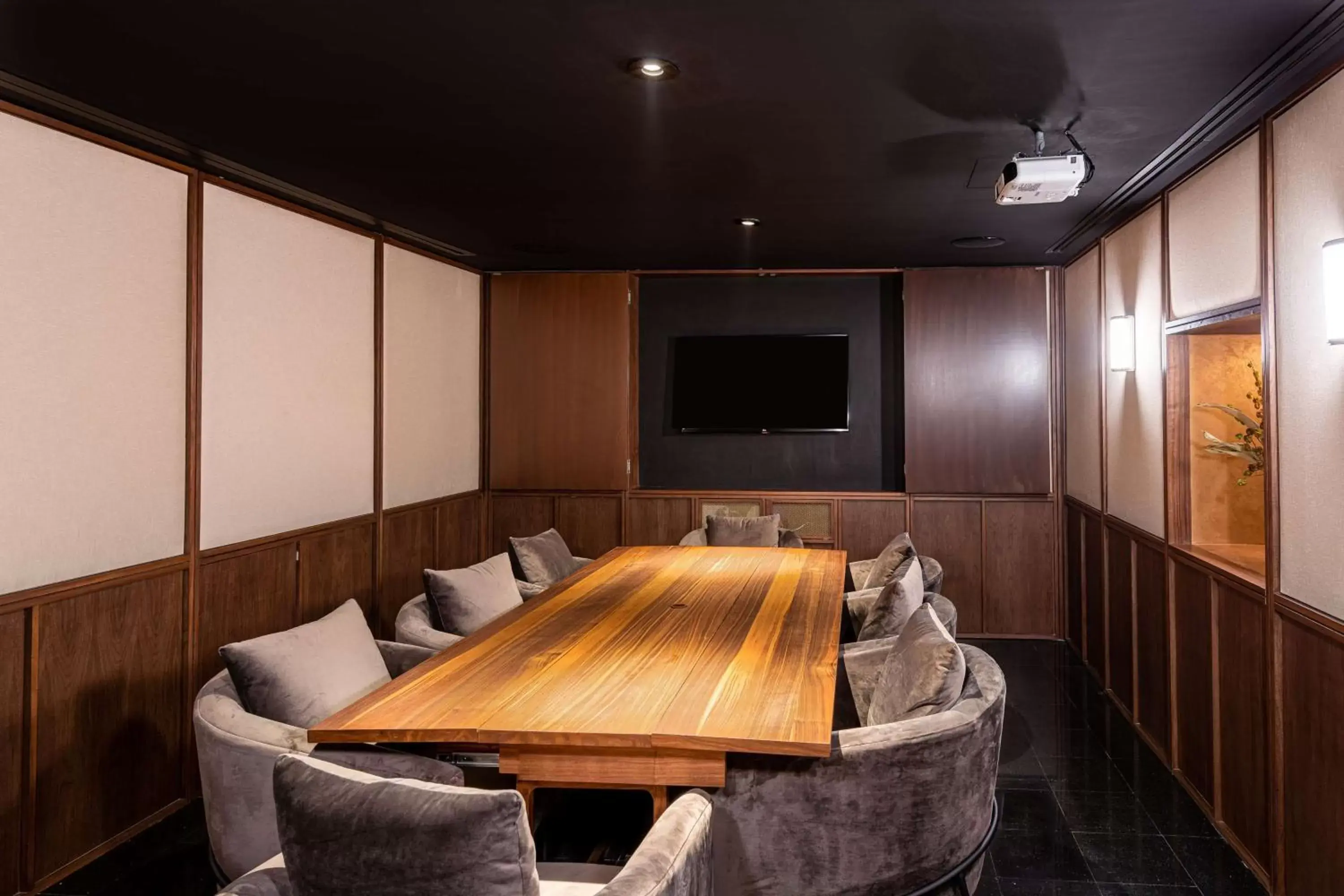 Meeting/conference room in Umbral, Curio Collection By Hilton