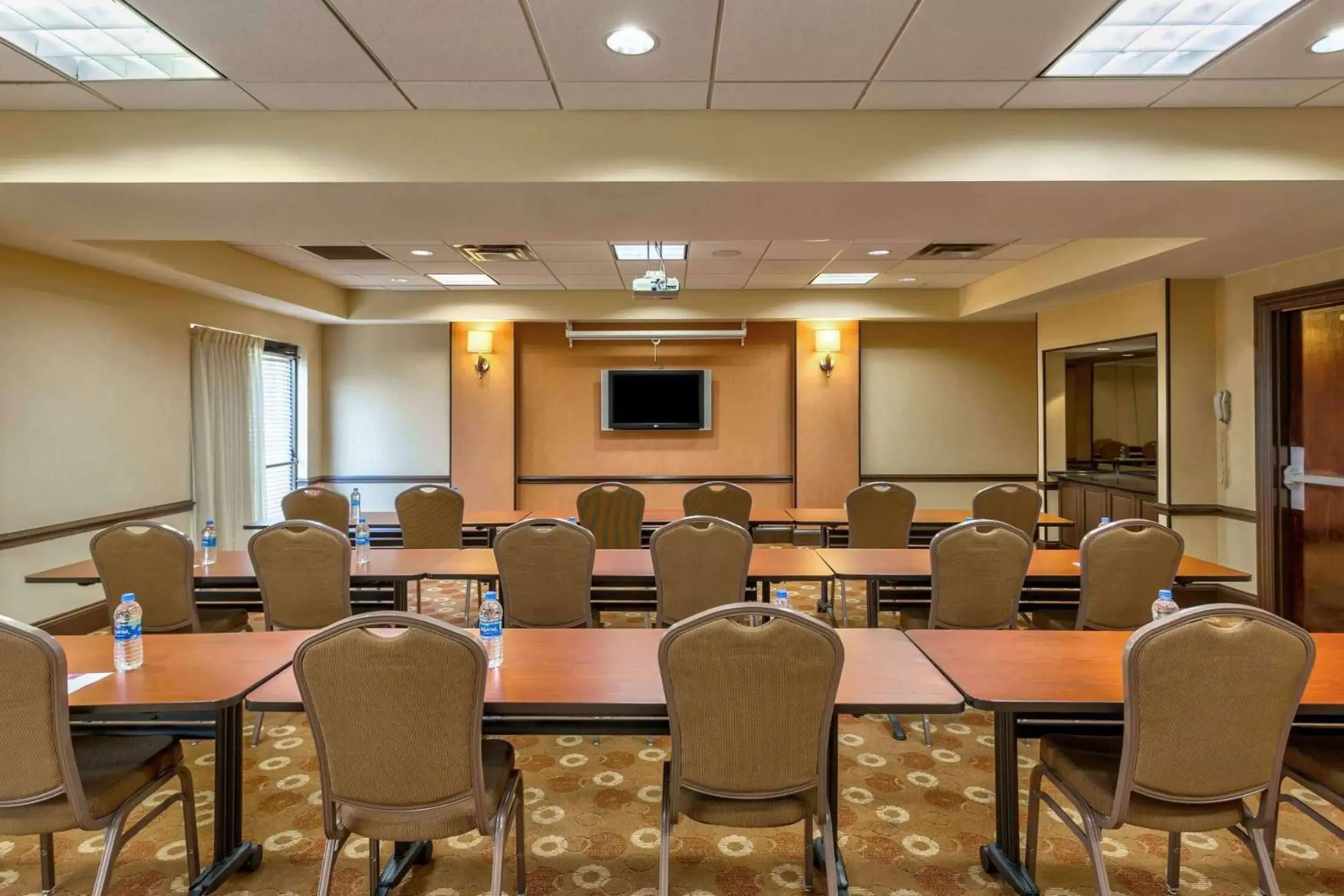 Meeting/conference room in Wyndham Garden Kansas City Airport