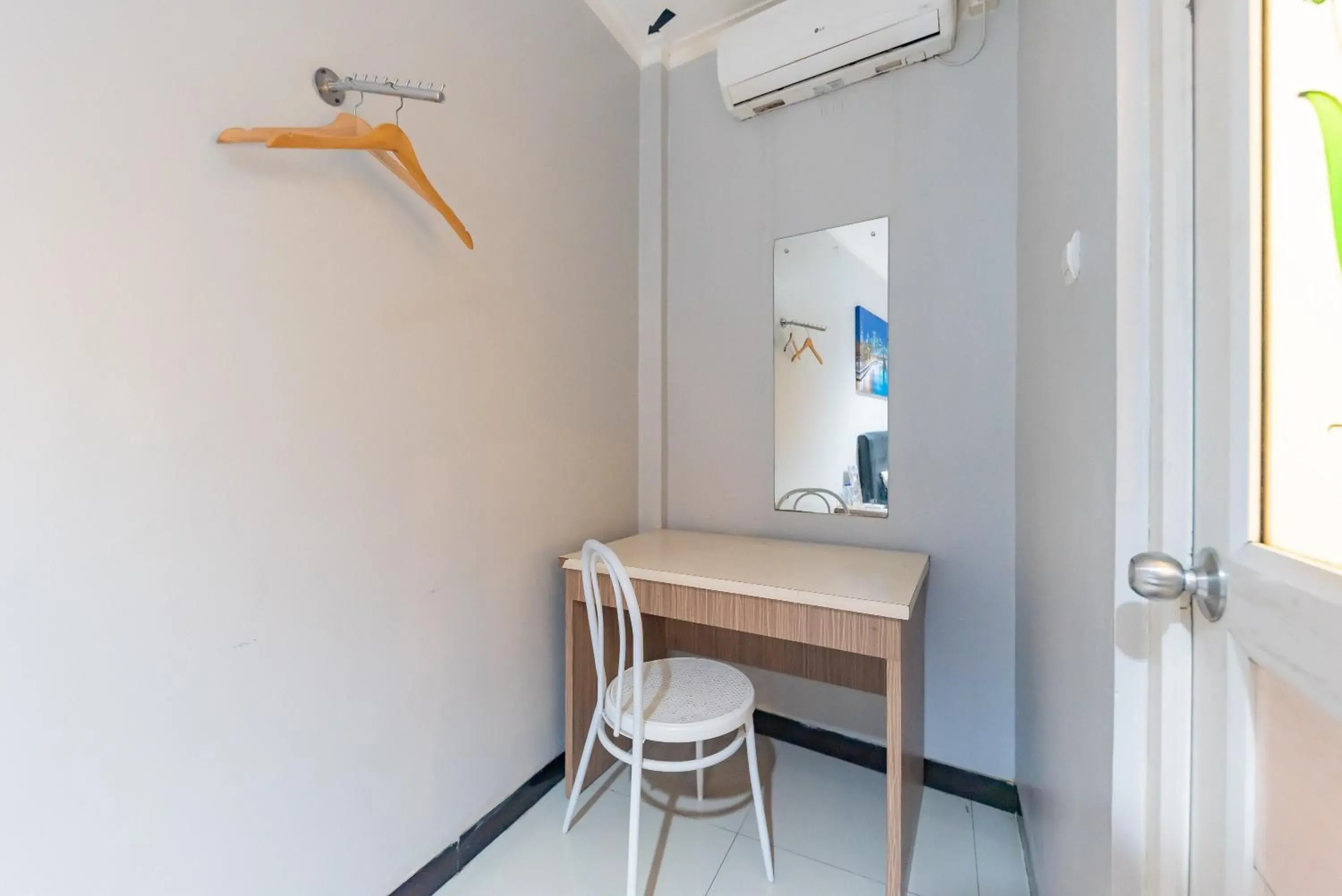 Bedroom in RedDoorz near Botani Square Mall Bedroom in RedDoorz near Botani Square Mall