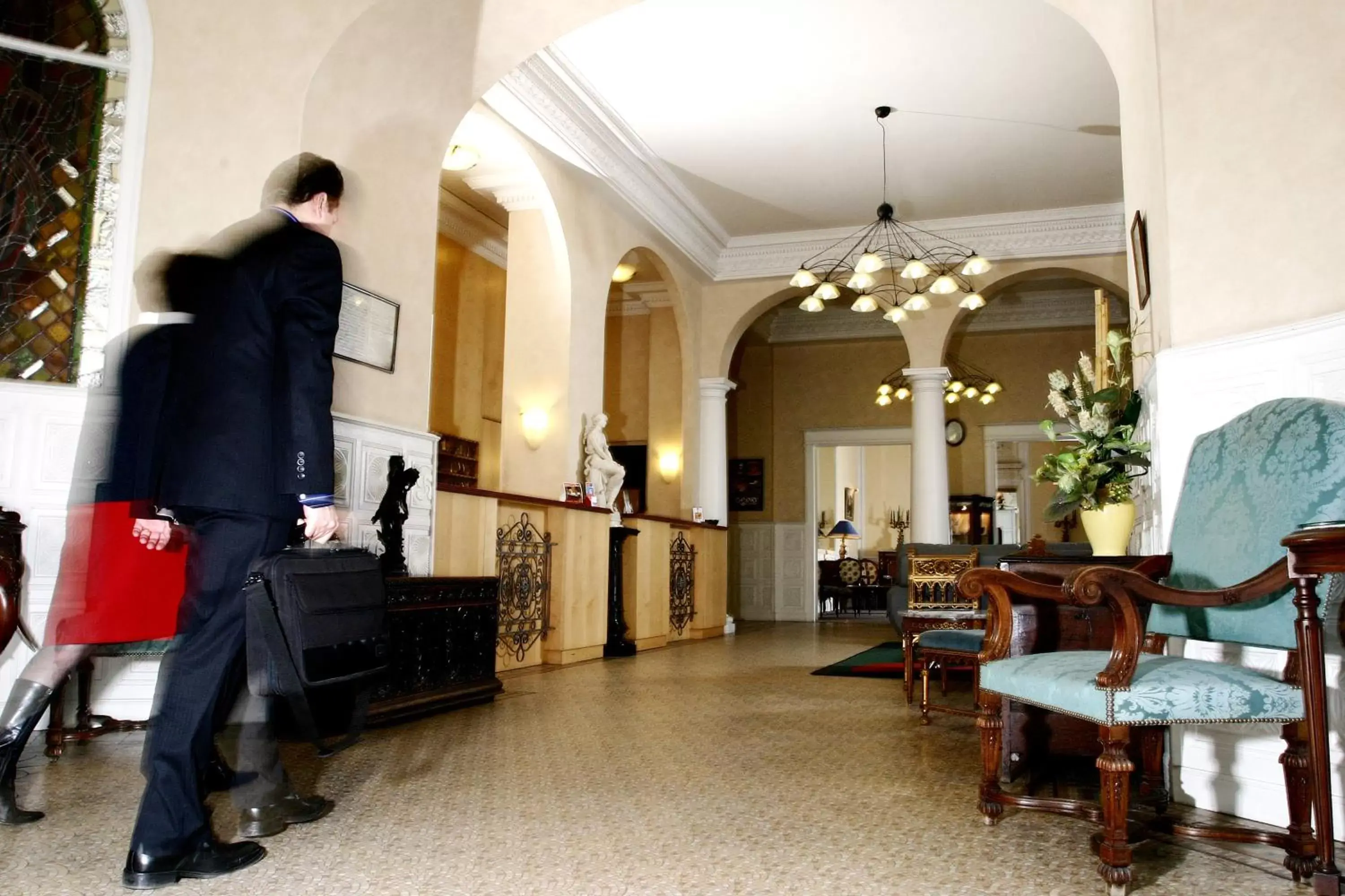 Lobby or reception, Lounge/Bar in Best Western Continental Pau Centre