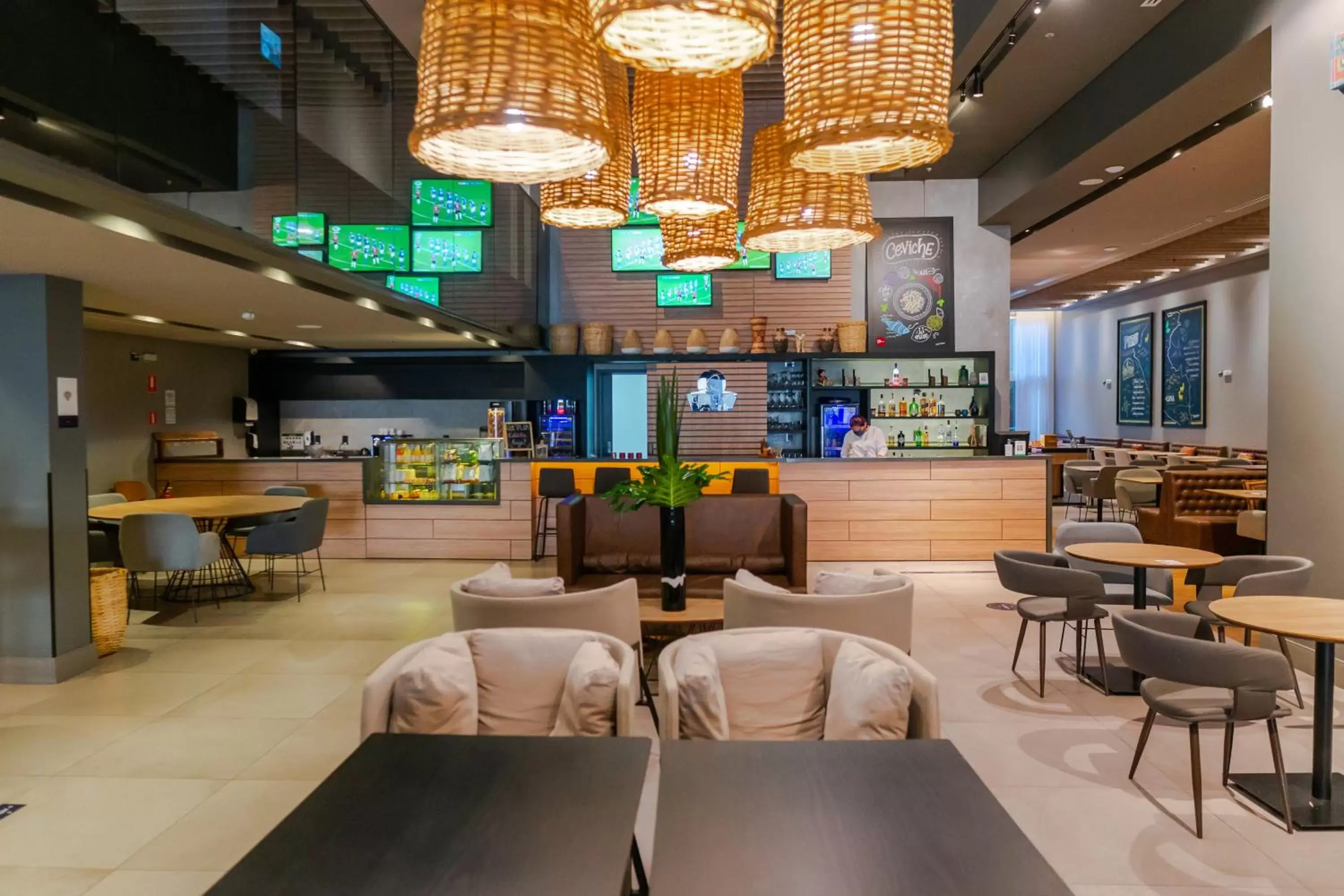 Property building, Restaurant/Places to Eat in Novotel Curitiba Batel