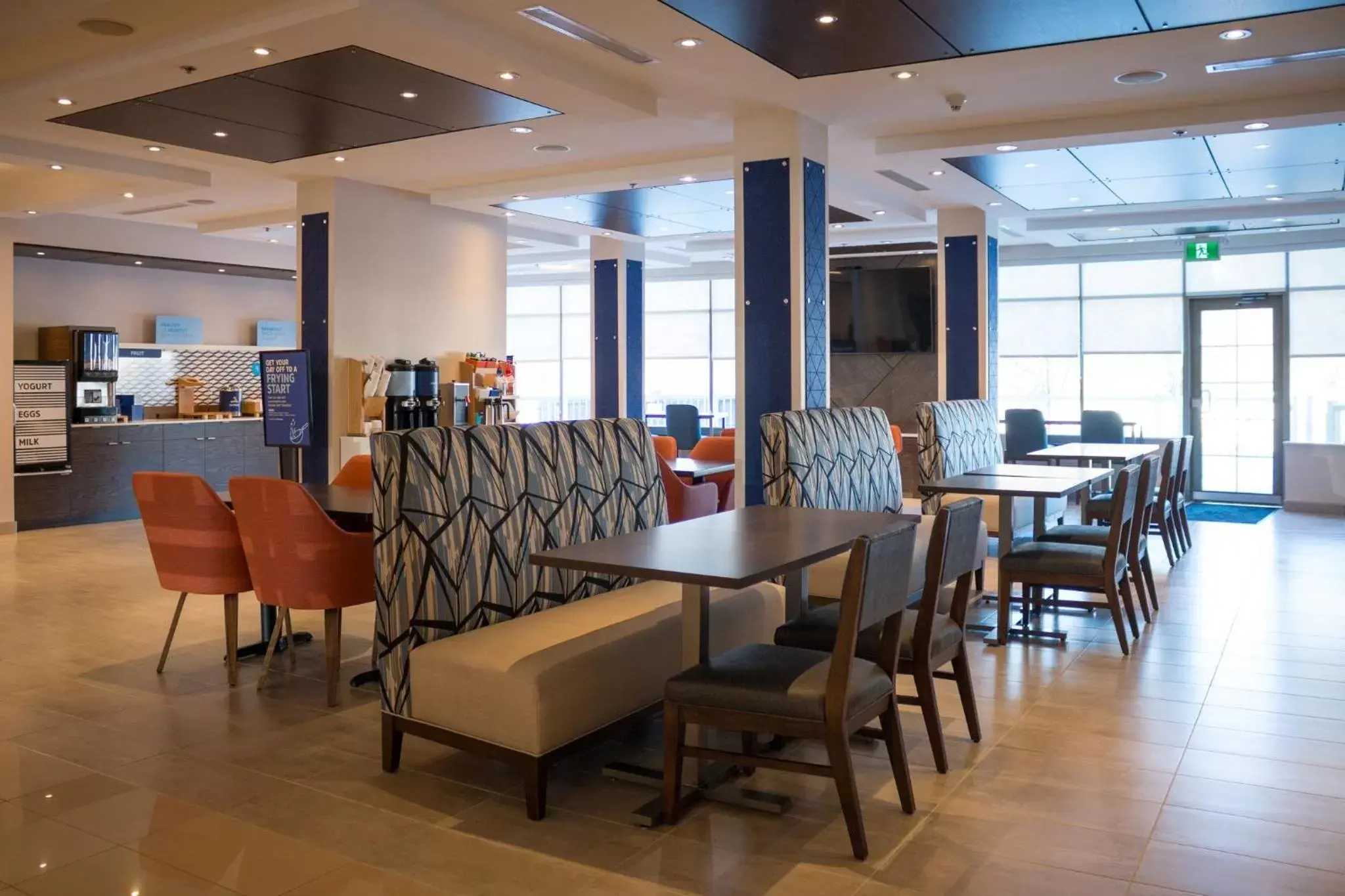 Breakfast, Restaurant/Places to Eat in Holiday Inn Express Kingston Central, an IHG Hotel