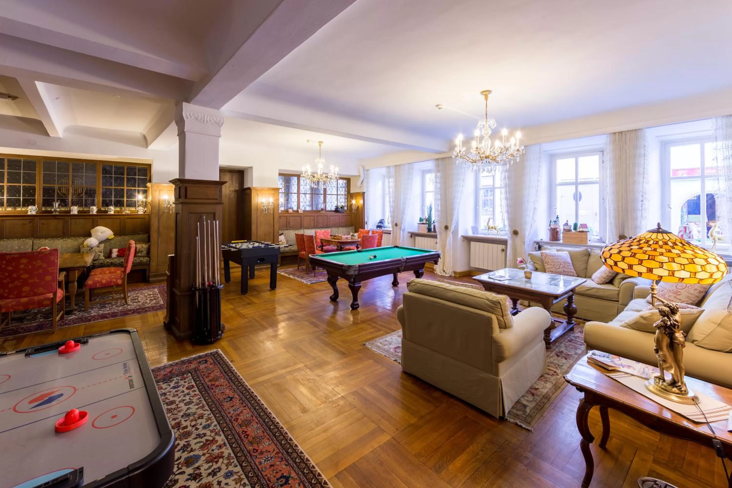 Billiard in Historik Hotel Goldener Hirsch Rothenburg