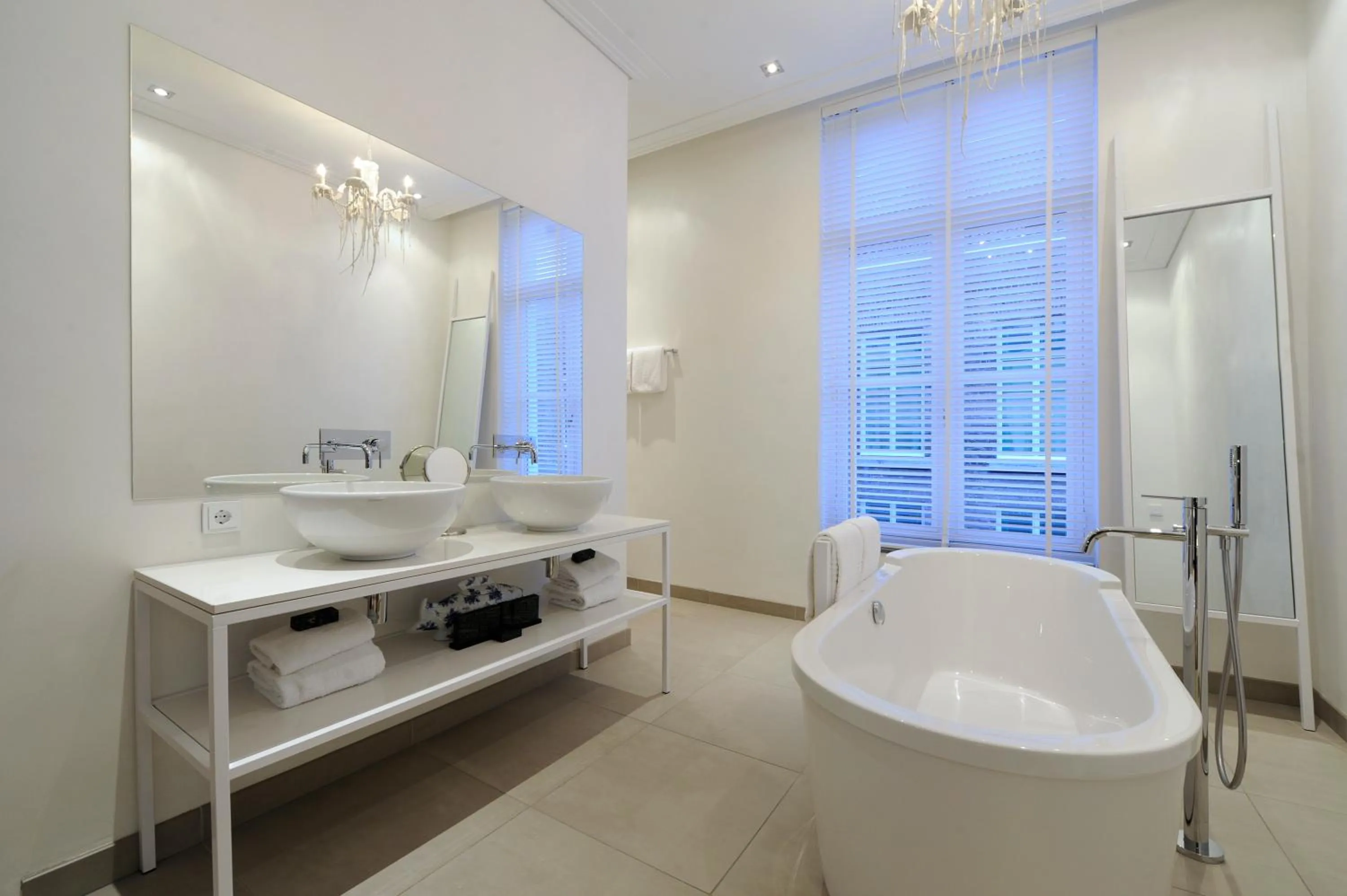 Bathroom in Het Arresthuis