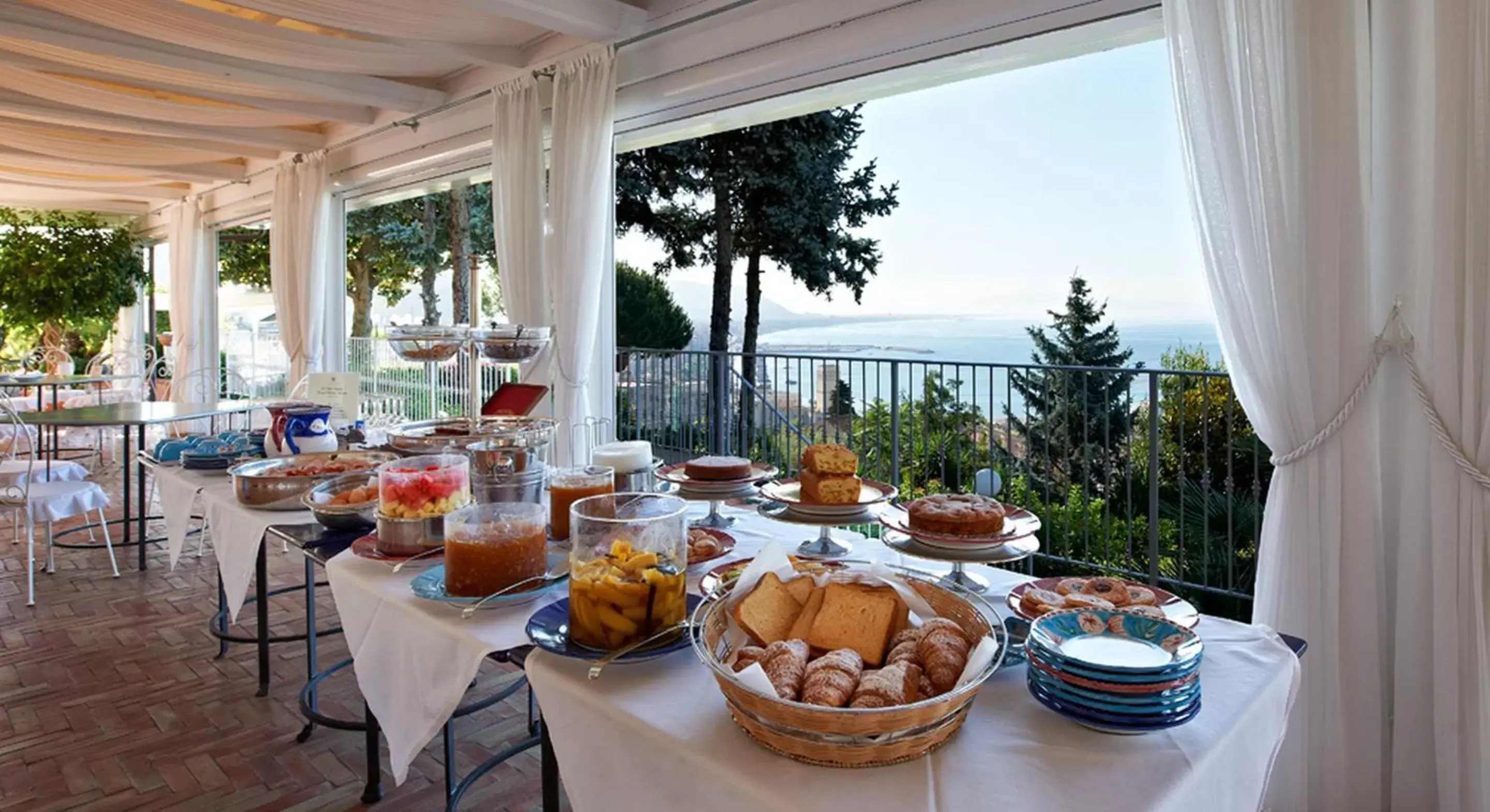 Restaurant/places to eat in Hotel Villa Poseidon & Events