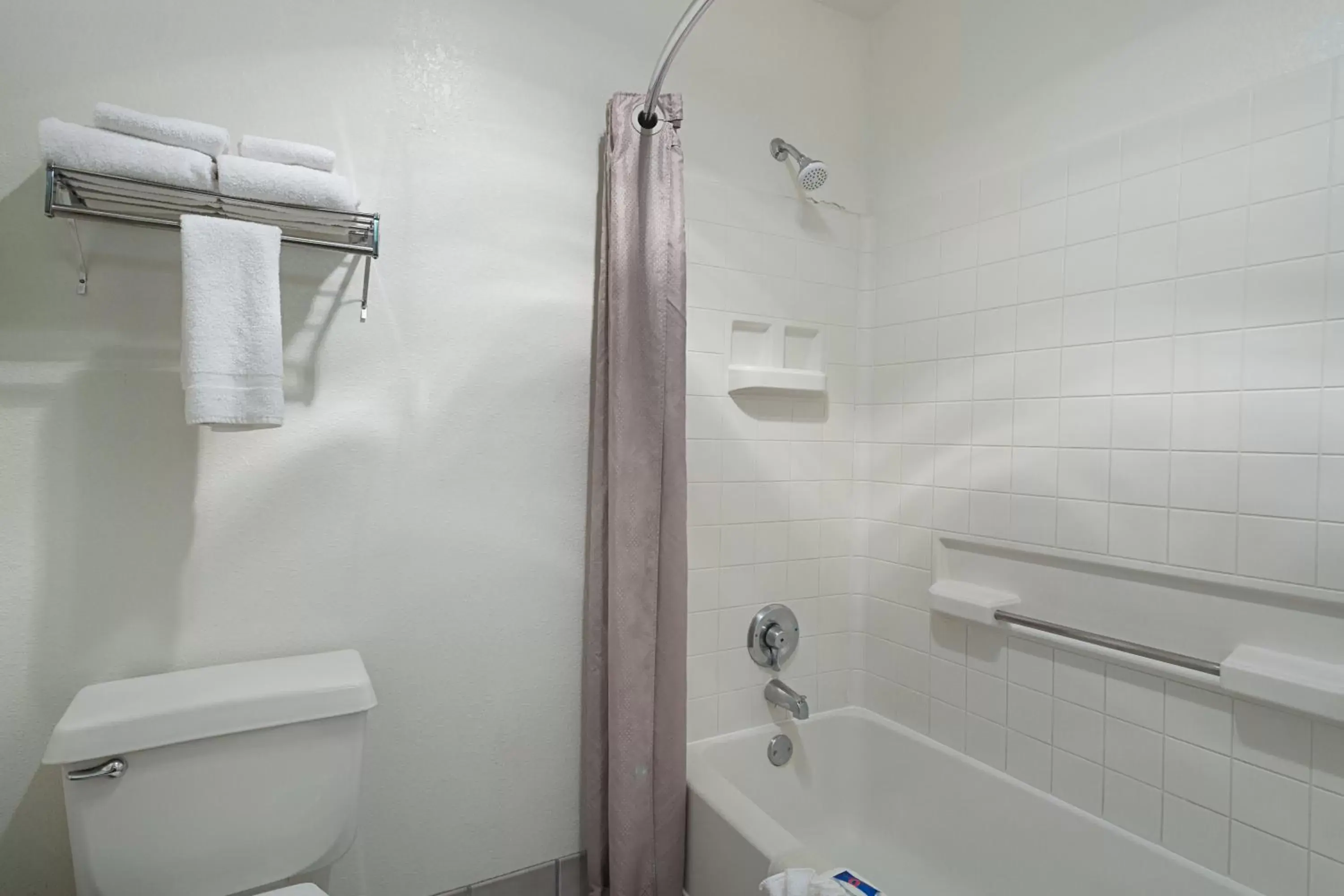 Bathroom in Motel 6-Williams, AZ - West - Grand Canyon