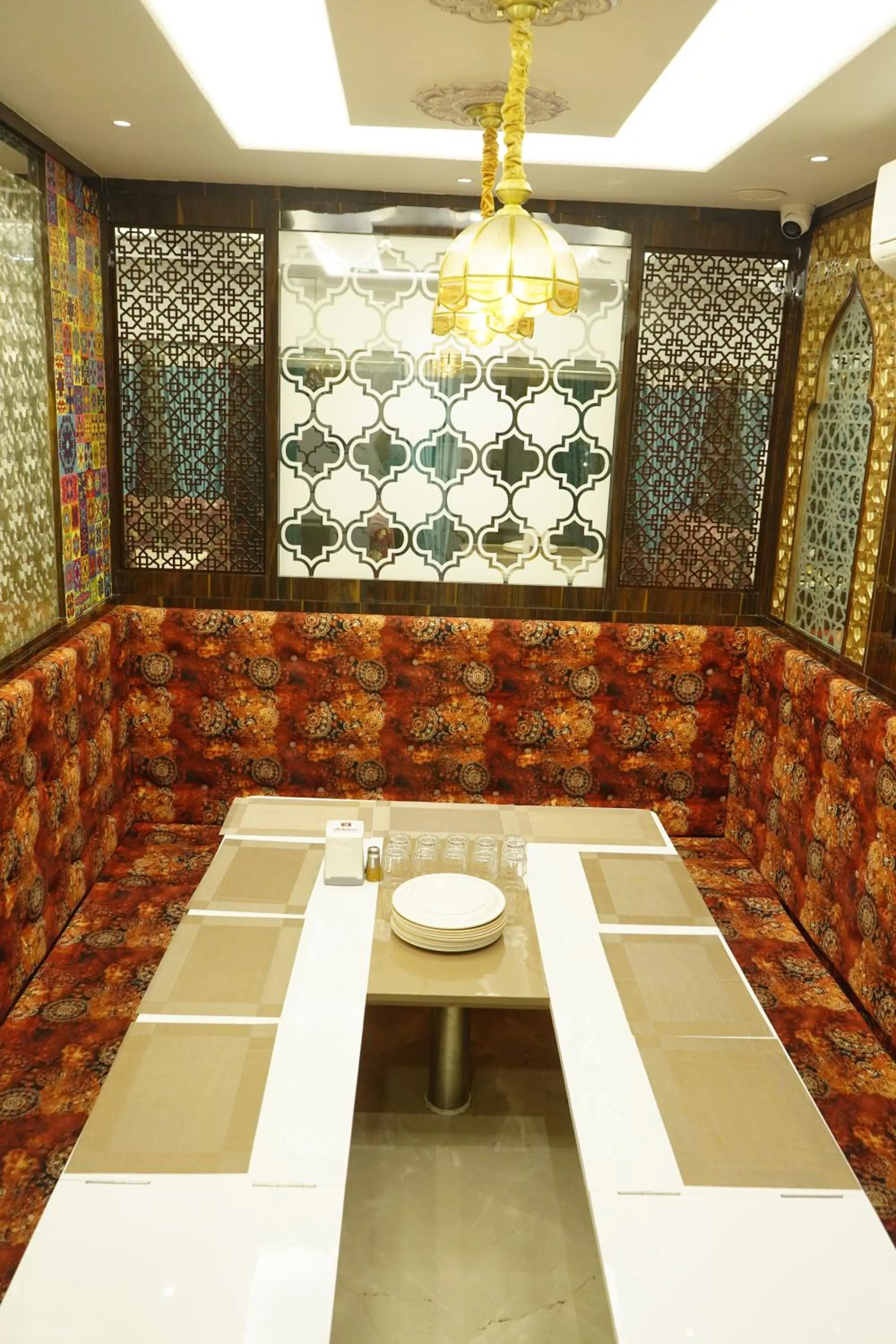 Restaurant/places to eat in Hotel City View