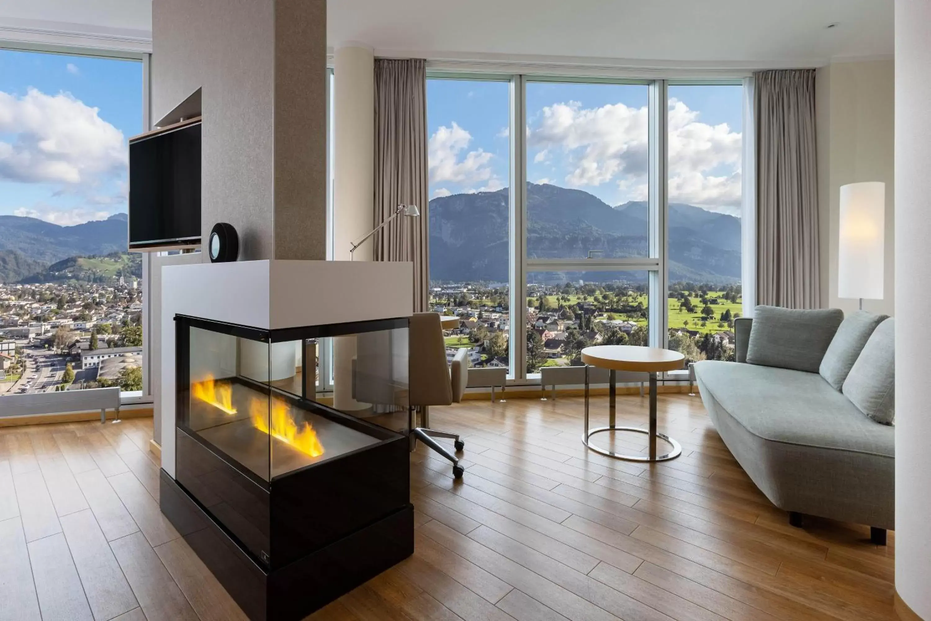 Living room, Mountain View in Four Points by Sheraton Panoramahaus Dornbirn