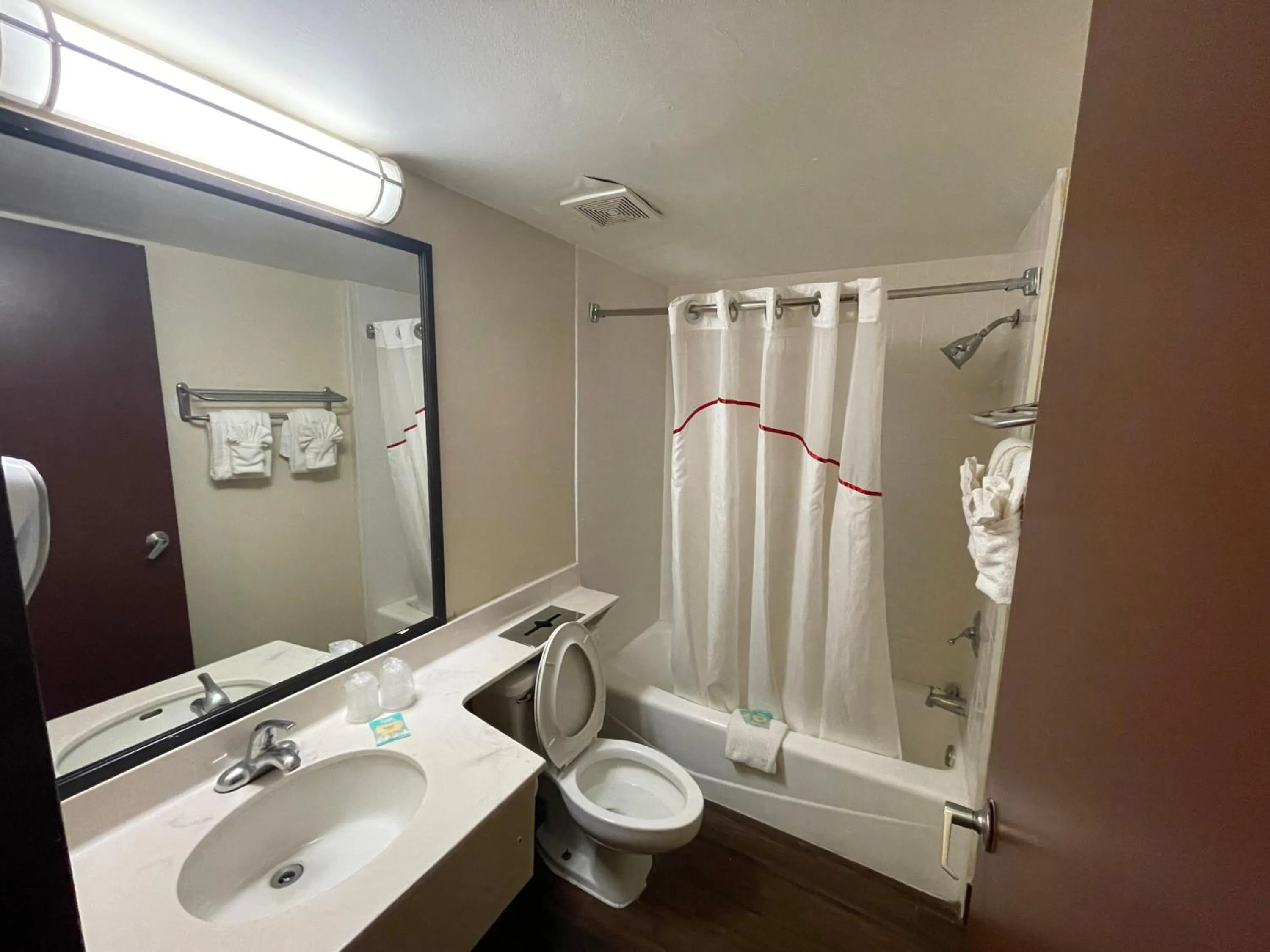 Bathroom in Tropical Palms Hotel