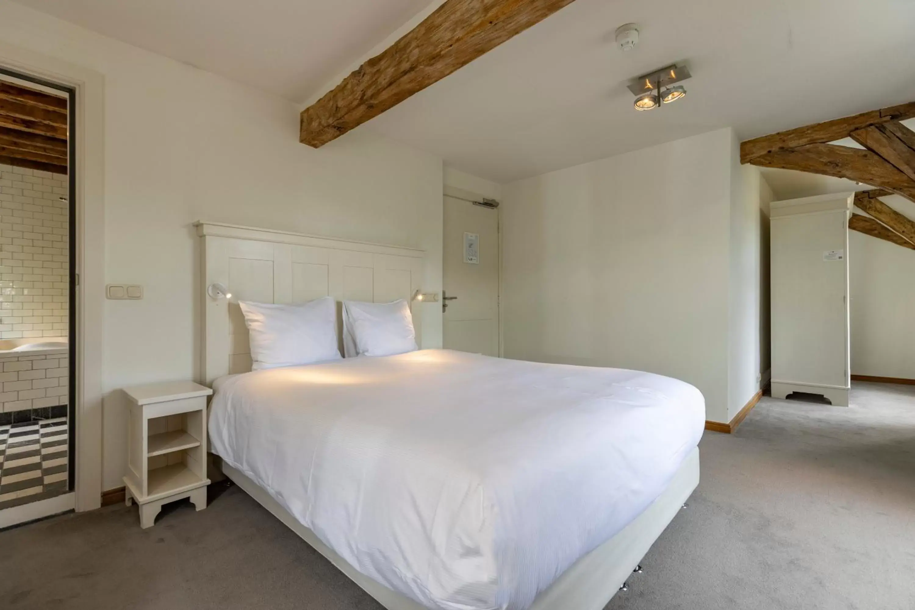 Bedroom, Bed in Fletcher Hotel Château De Raay