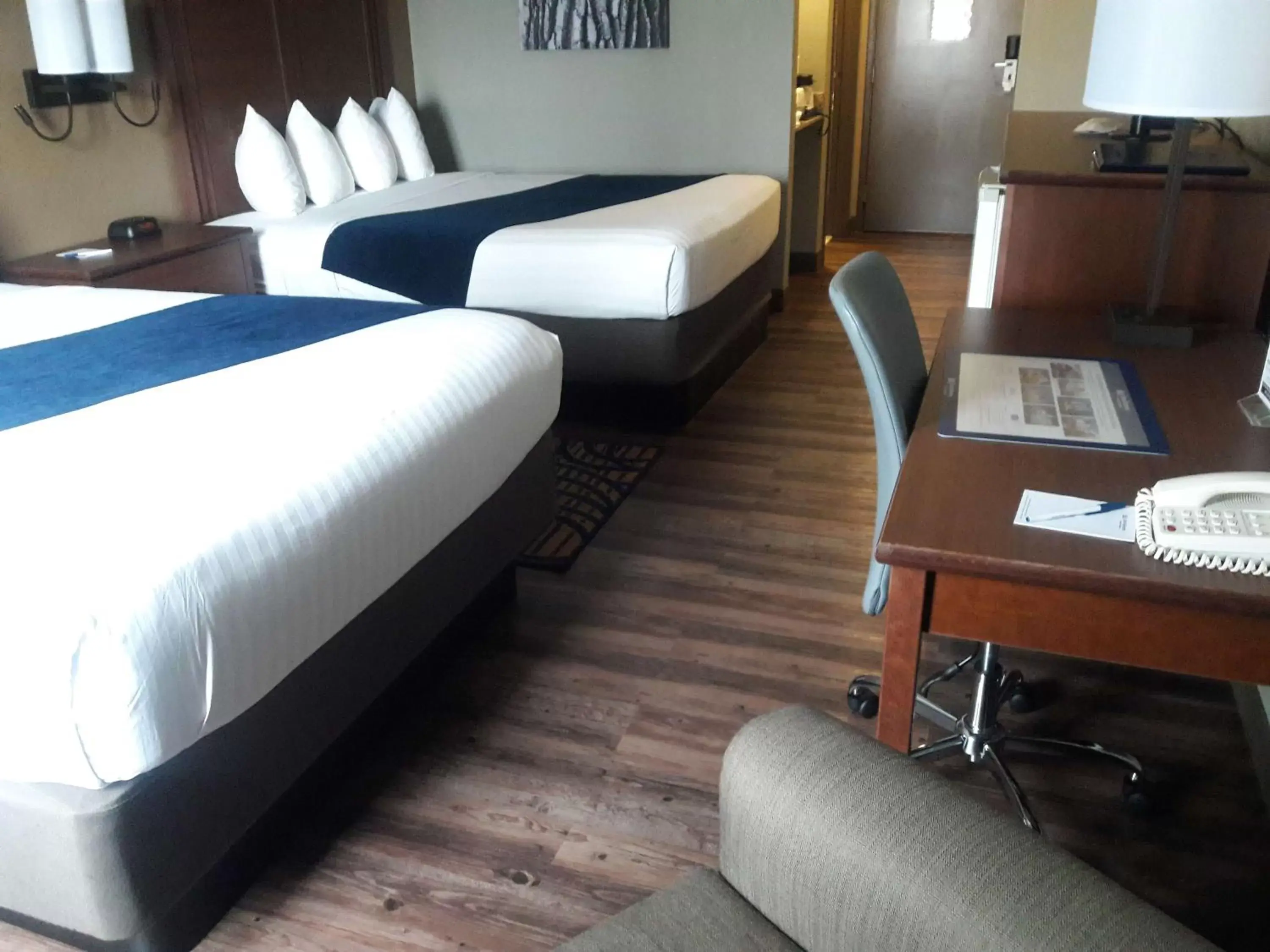 Photo of the whole room, Bed in Best Western Woodburn Inn