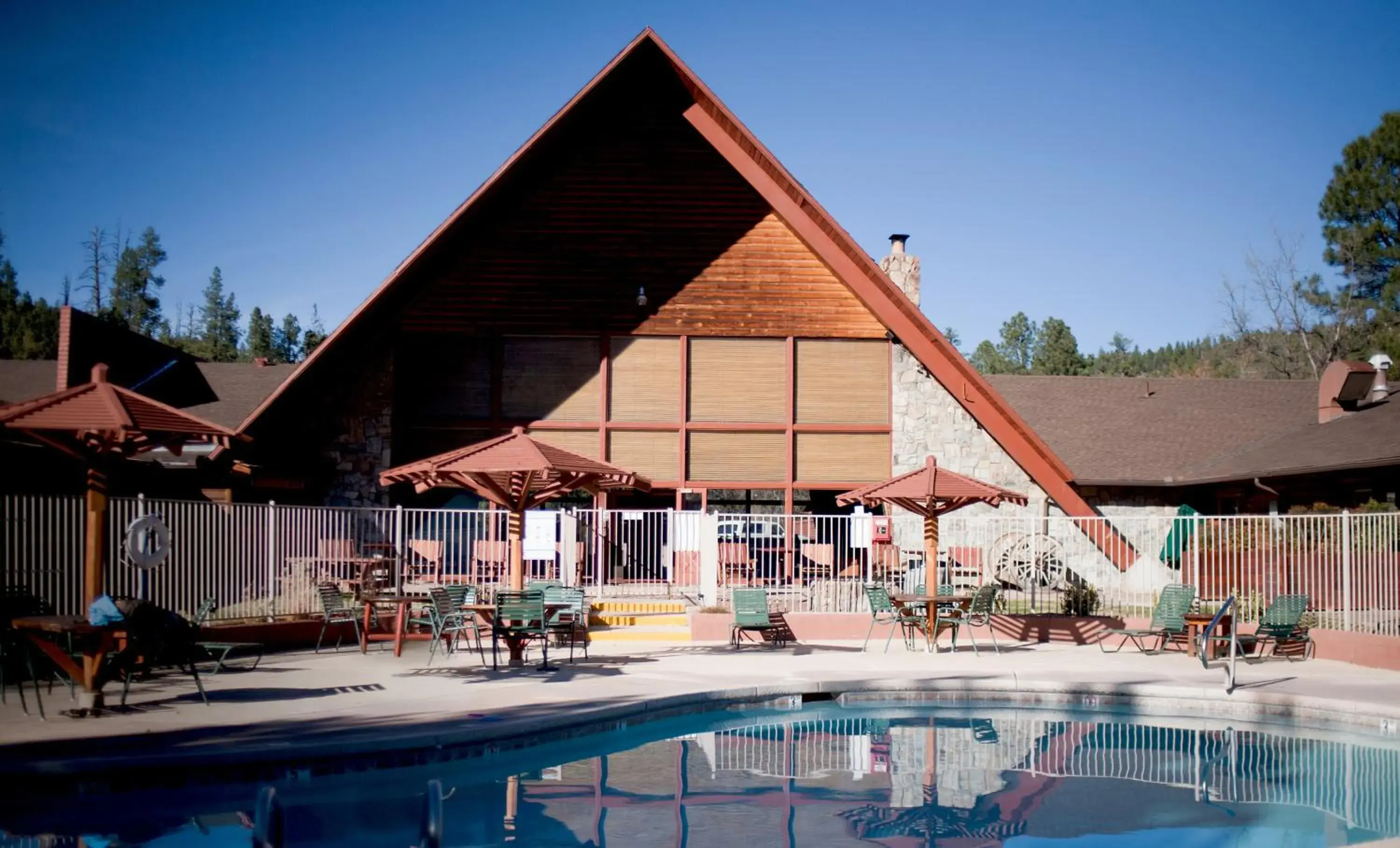 Swimming pool, Property Building in Kohl's Ranch Lodge