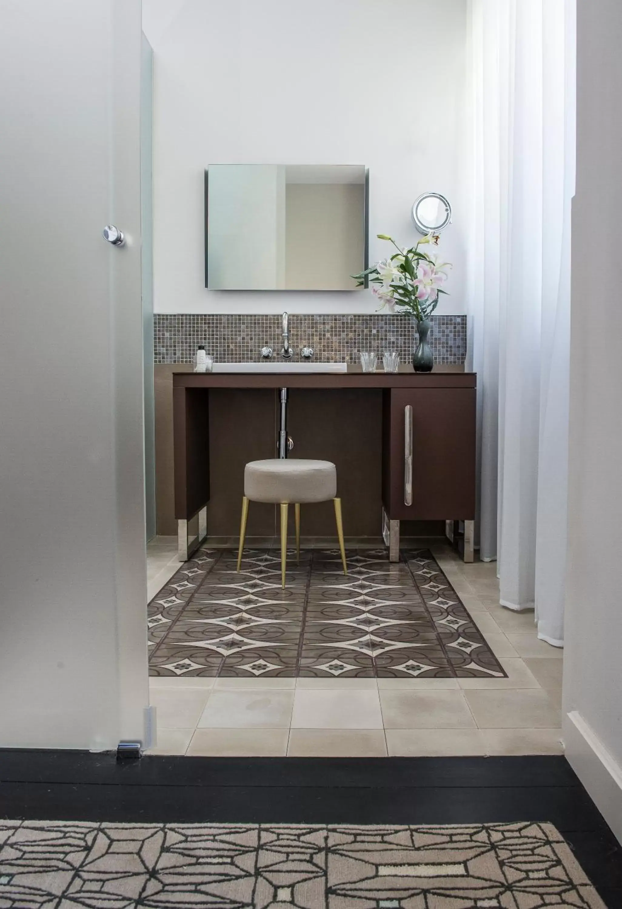 Bathroom, TV/Entertainment Center in The Norman Tel Aviv