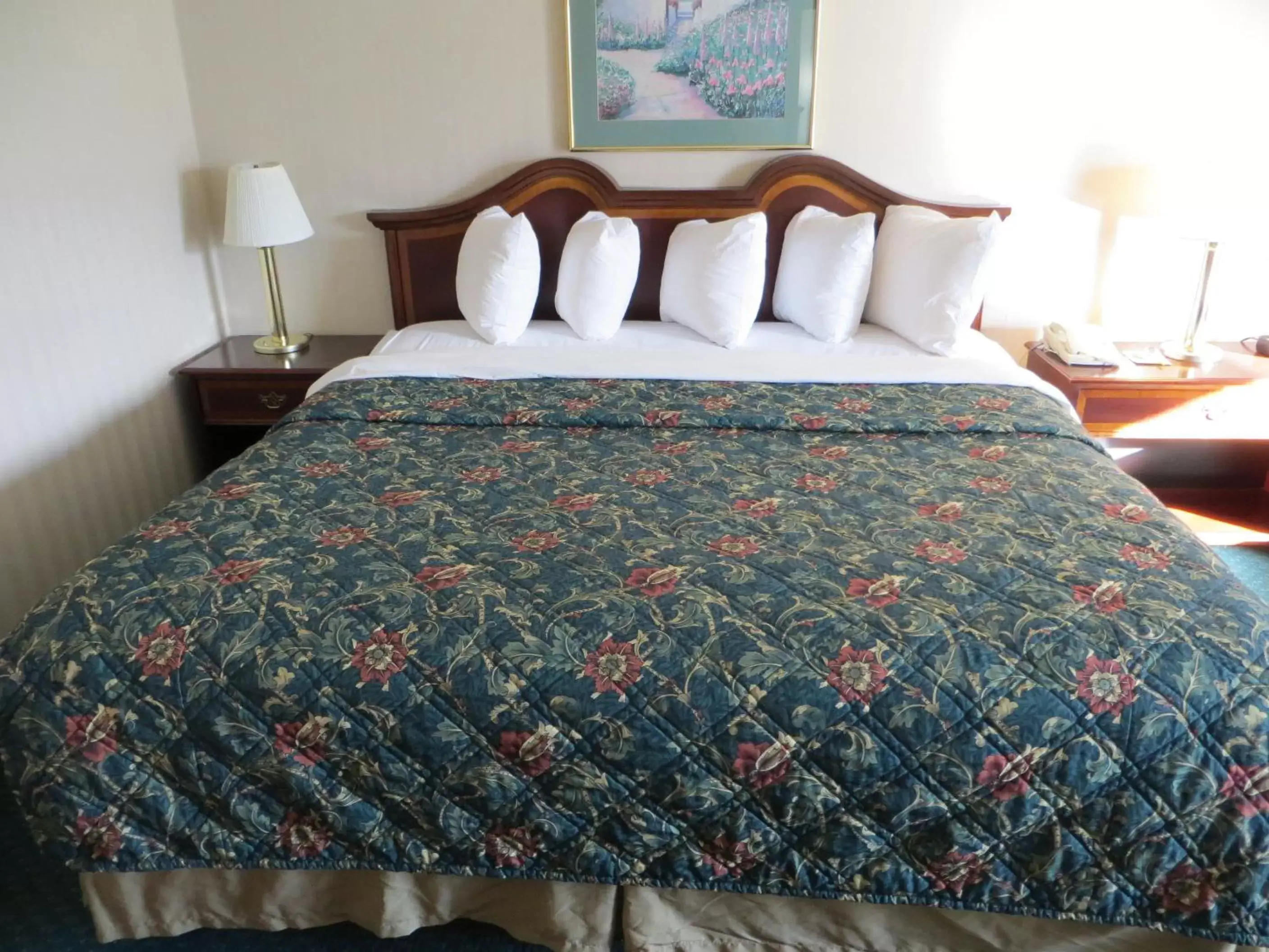 Bed in Days Inn by Wyndham Grand Island I-80