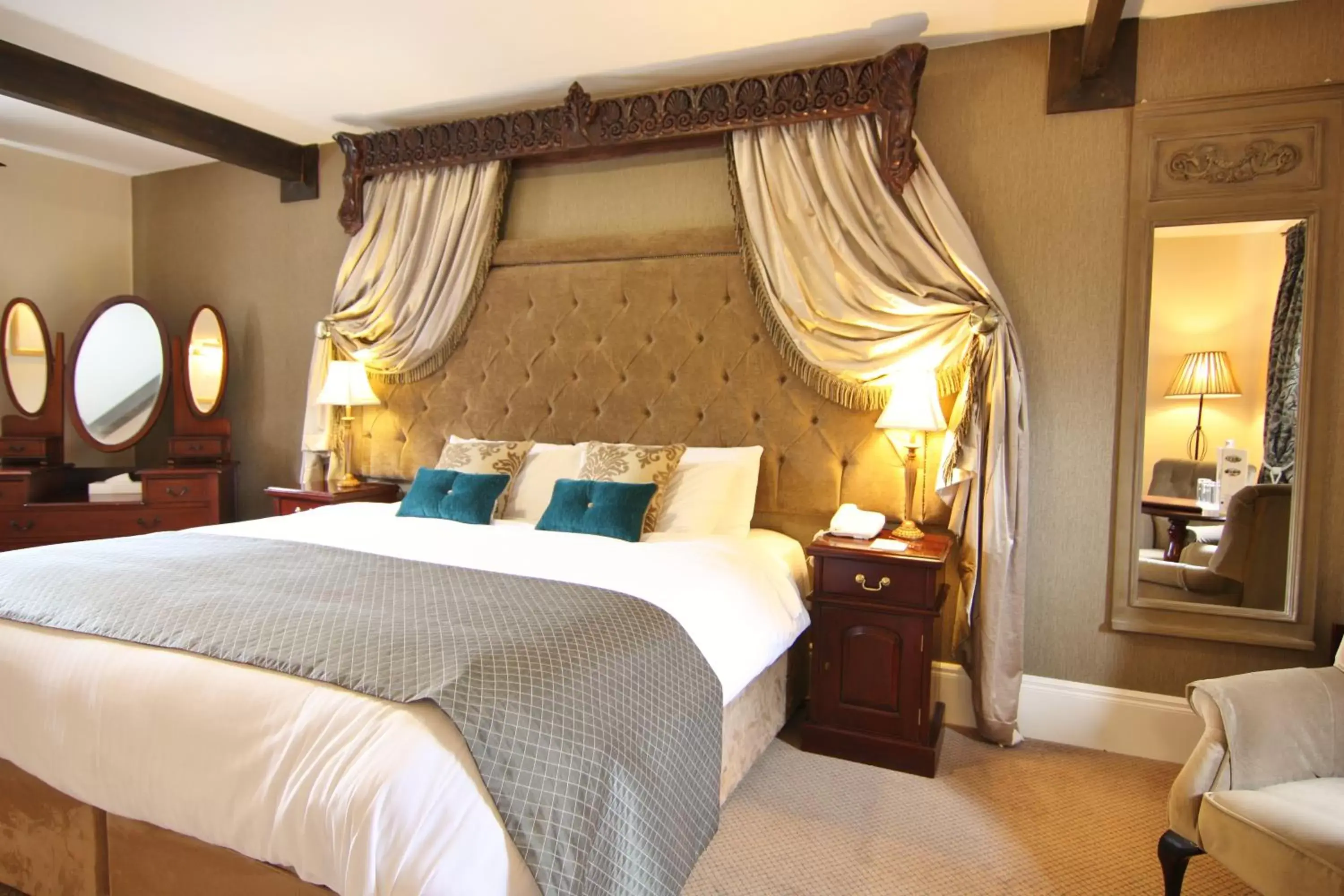 Bed in Cabra Castle Hotel