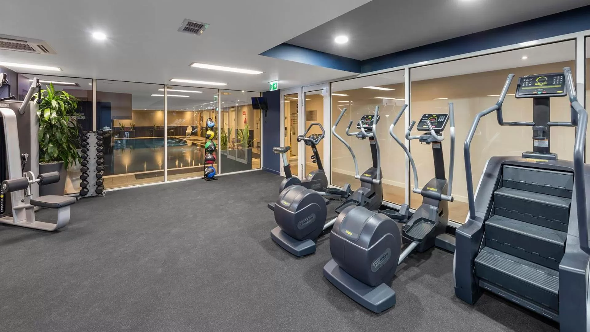 Fitness centre/facilities in Oaks Melbourne on Market Hotel