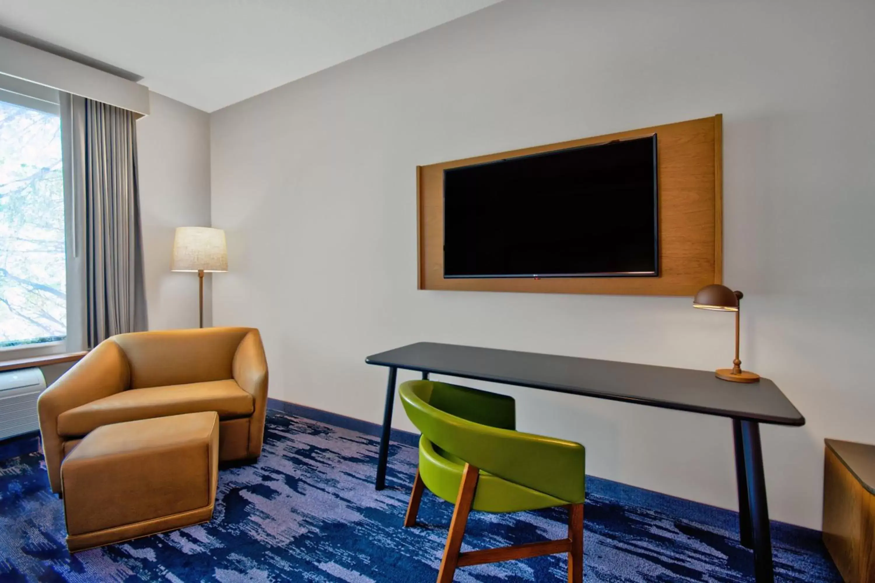 Photo of the whole room, TV/Entertainment Center in Fairfield by Marriott Inn & Suites Orlando at FLAMINGO CROSSINGS® Town Center