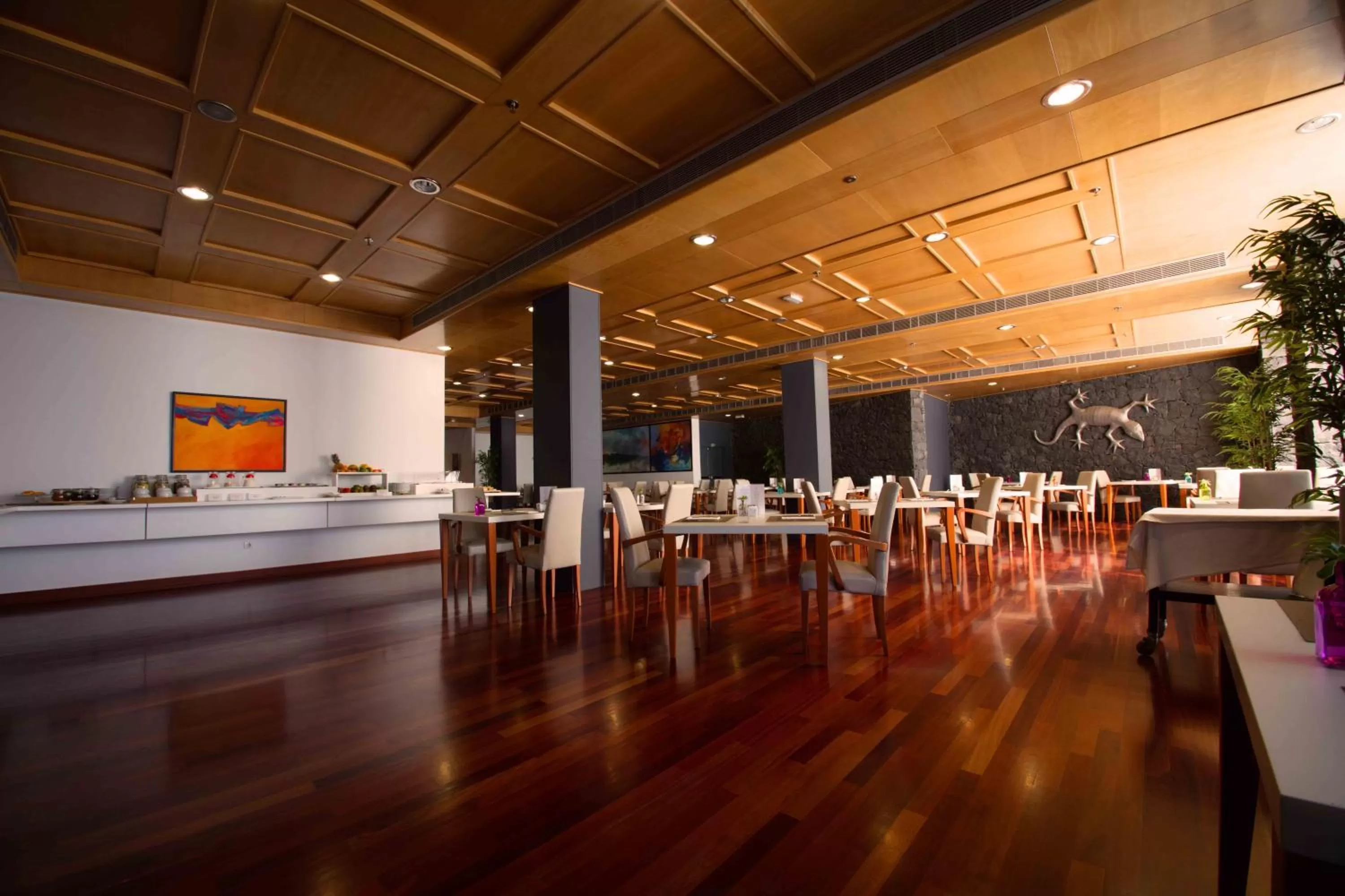 Restaurant/places to eat in Hotel Escuela Santa Cruz