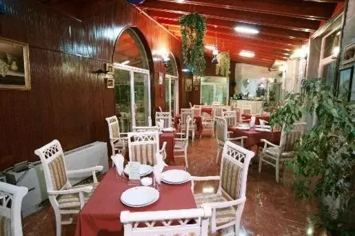 Restaurant/Places to Eat in Addar Hotel