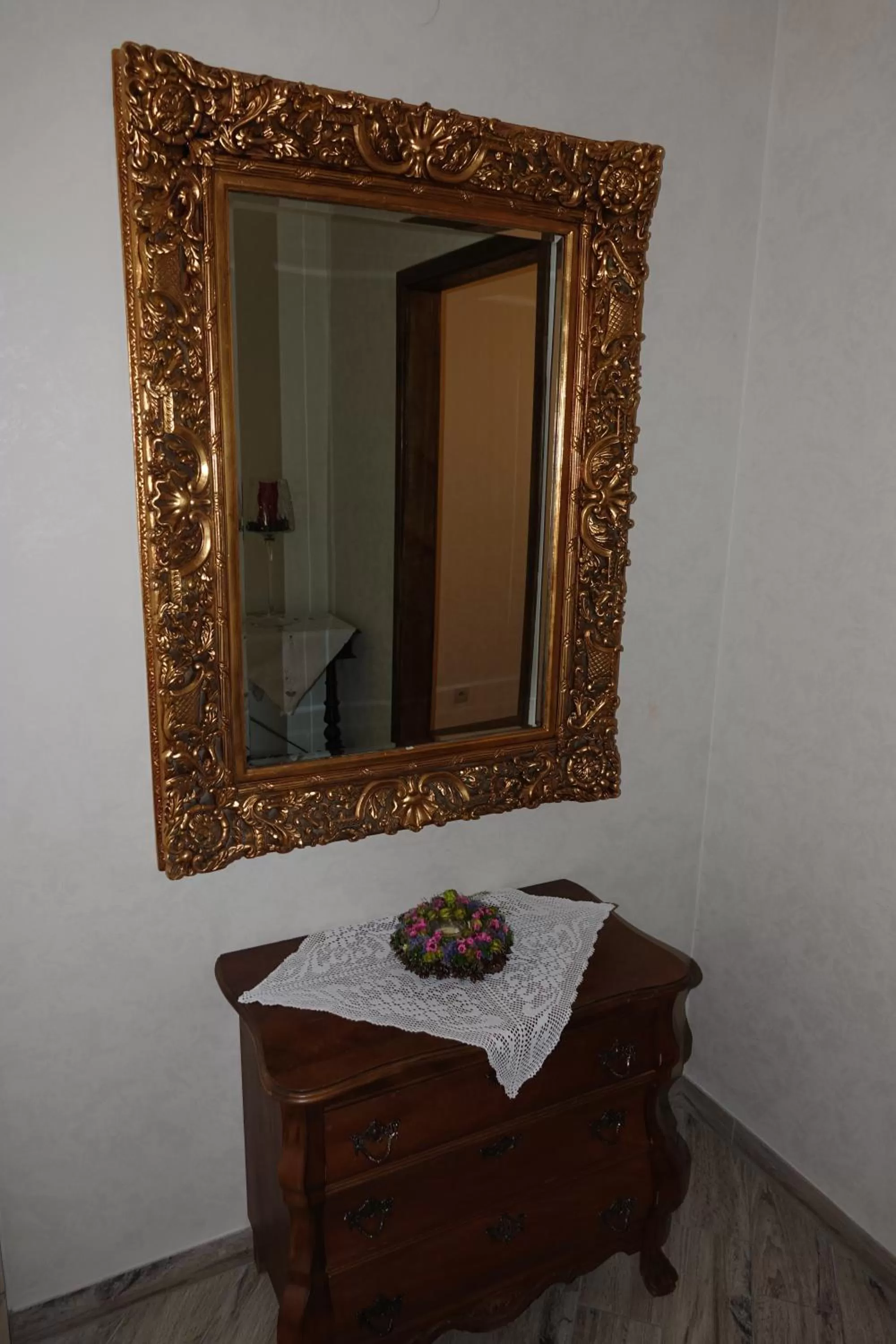 Gościniec Dworski w Ropie - Pokoje gościnne