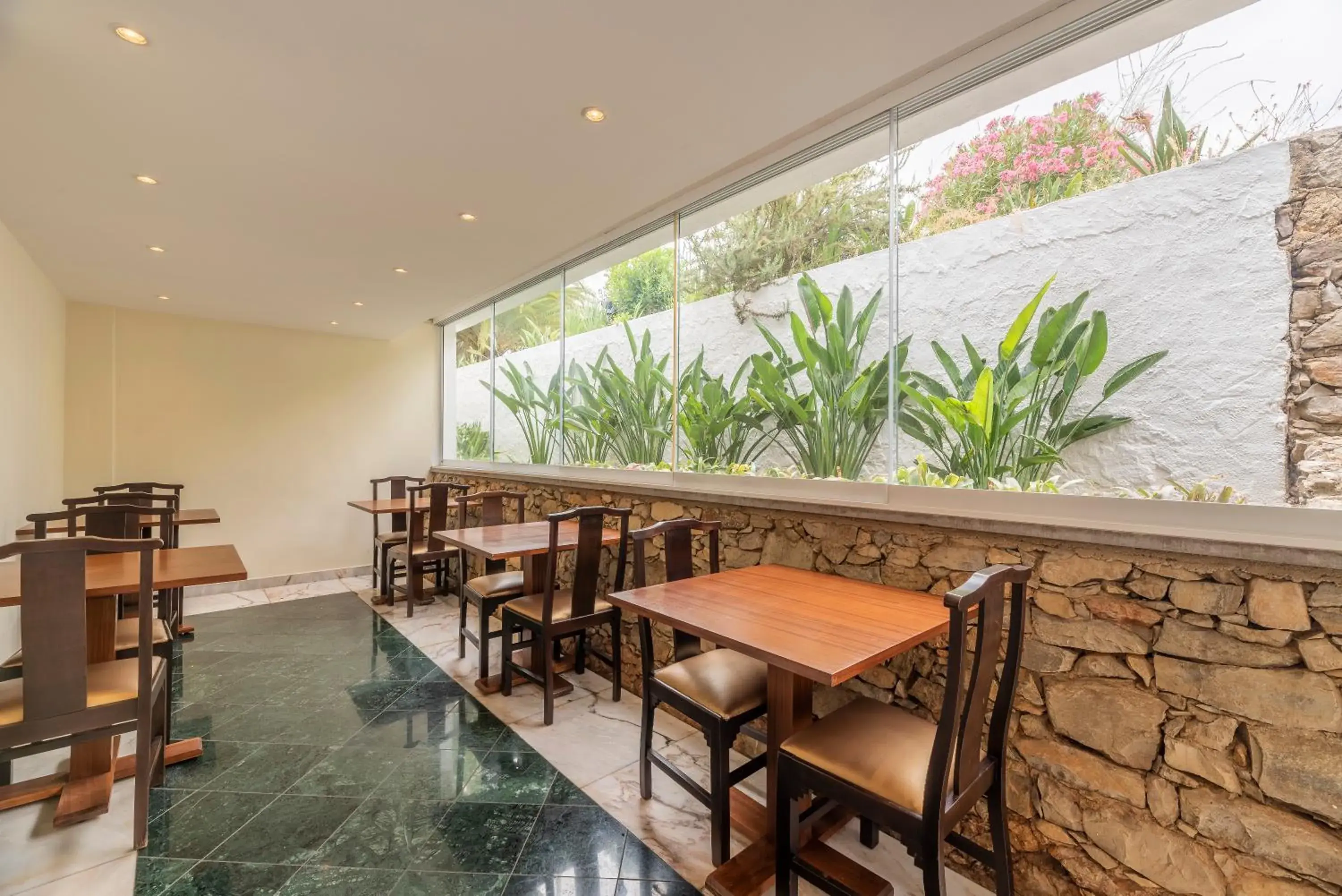 Seating area in Carvoeiro Hotel