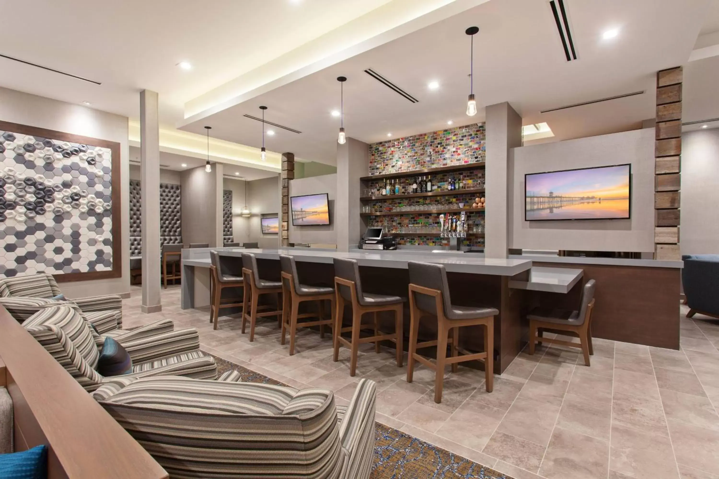 Lobby or reception, Lounge/Bar in SpringHill Suites by Marriott Huntington Beach Orange County