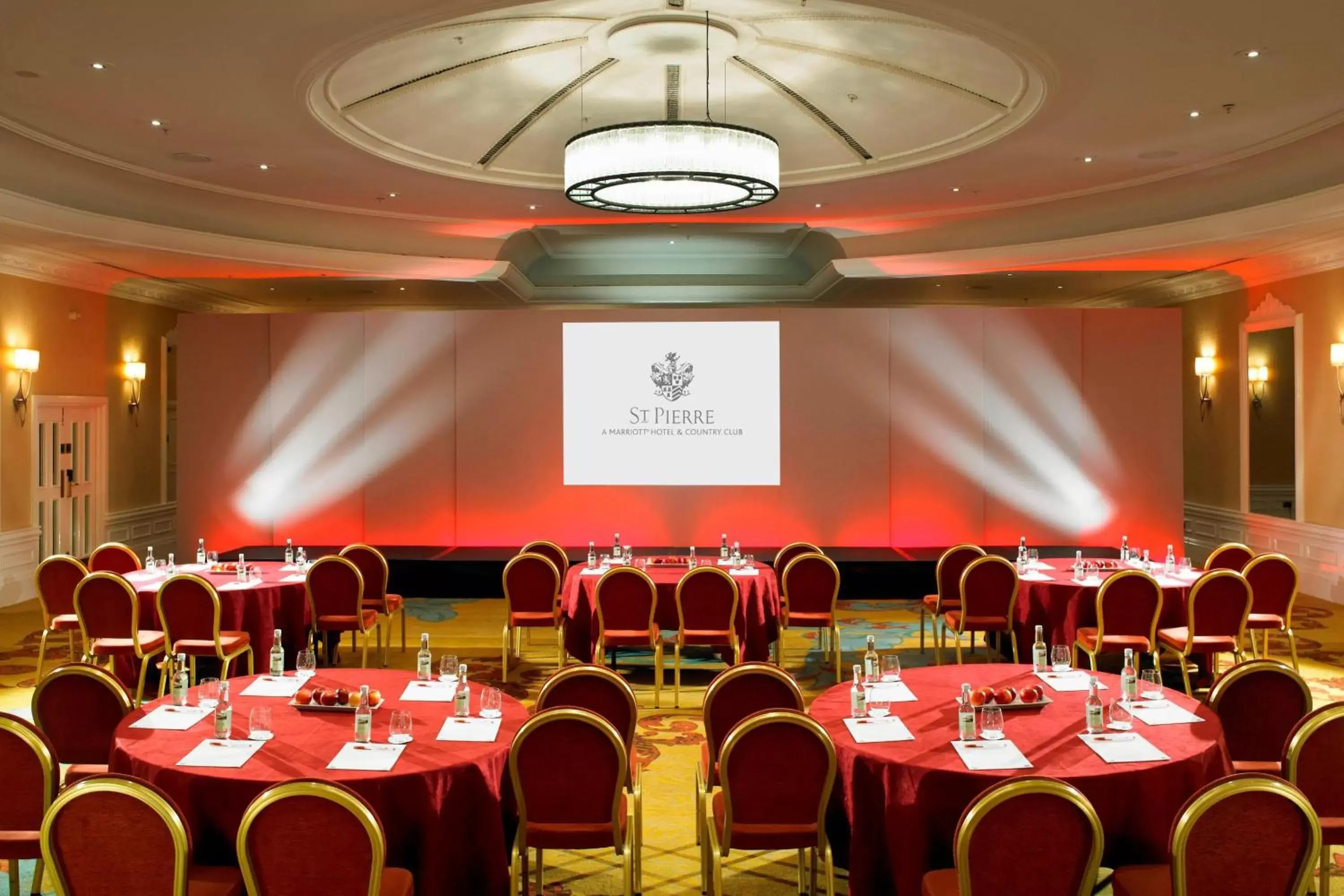 Meeting/conference room in Delta Hotels by Marriott St Pierre Country Club