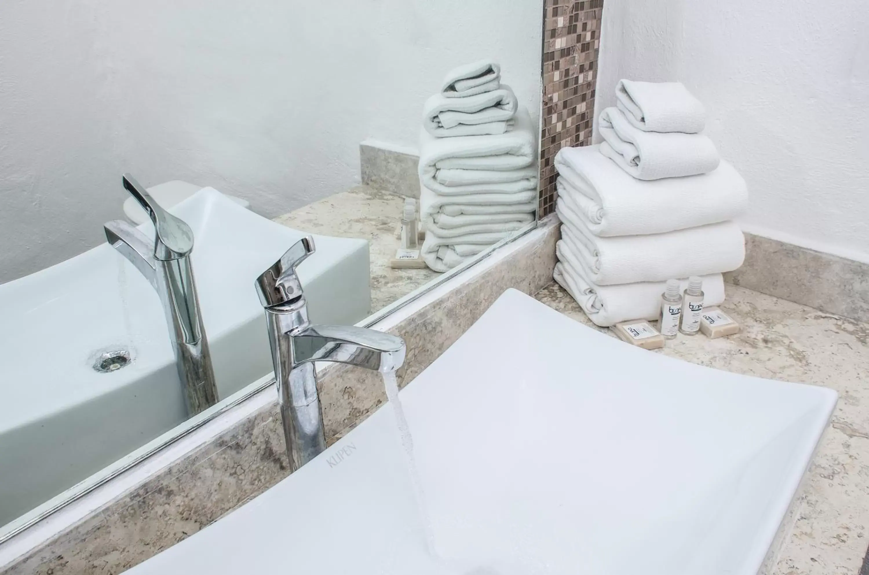 Bathroom in BSEA Cancun Plaza Hotel