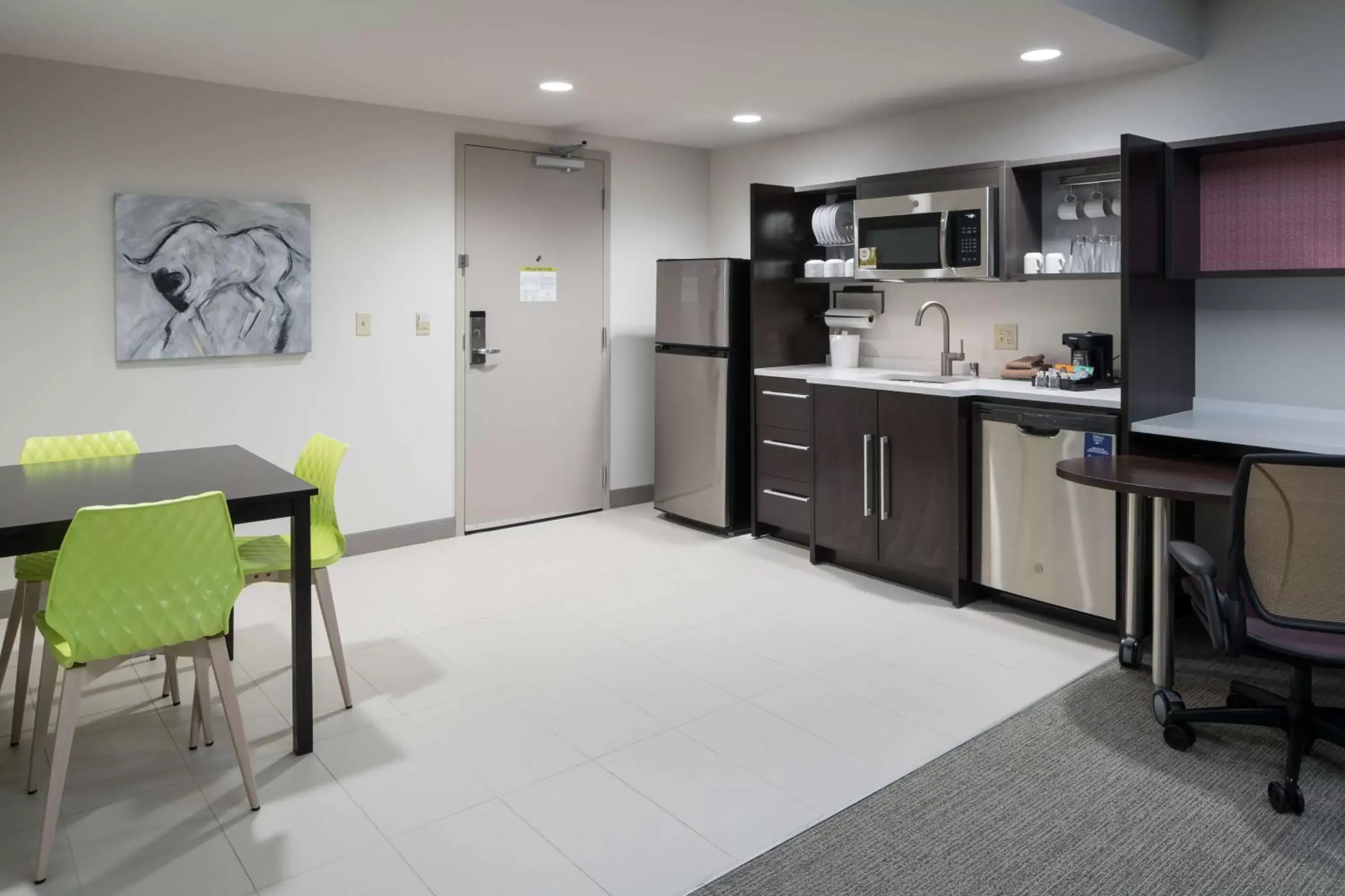 Kitchen or kitchenette, Kitchen/Kitchenette in Home2 Suites By Hilton Fort Worth Cultural District, Tx