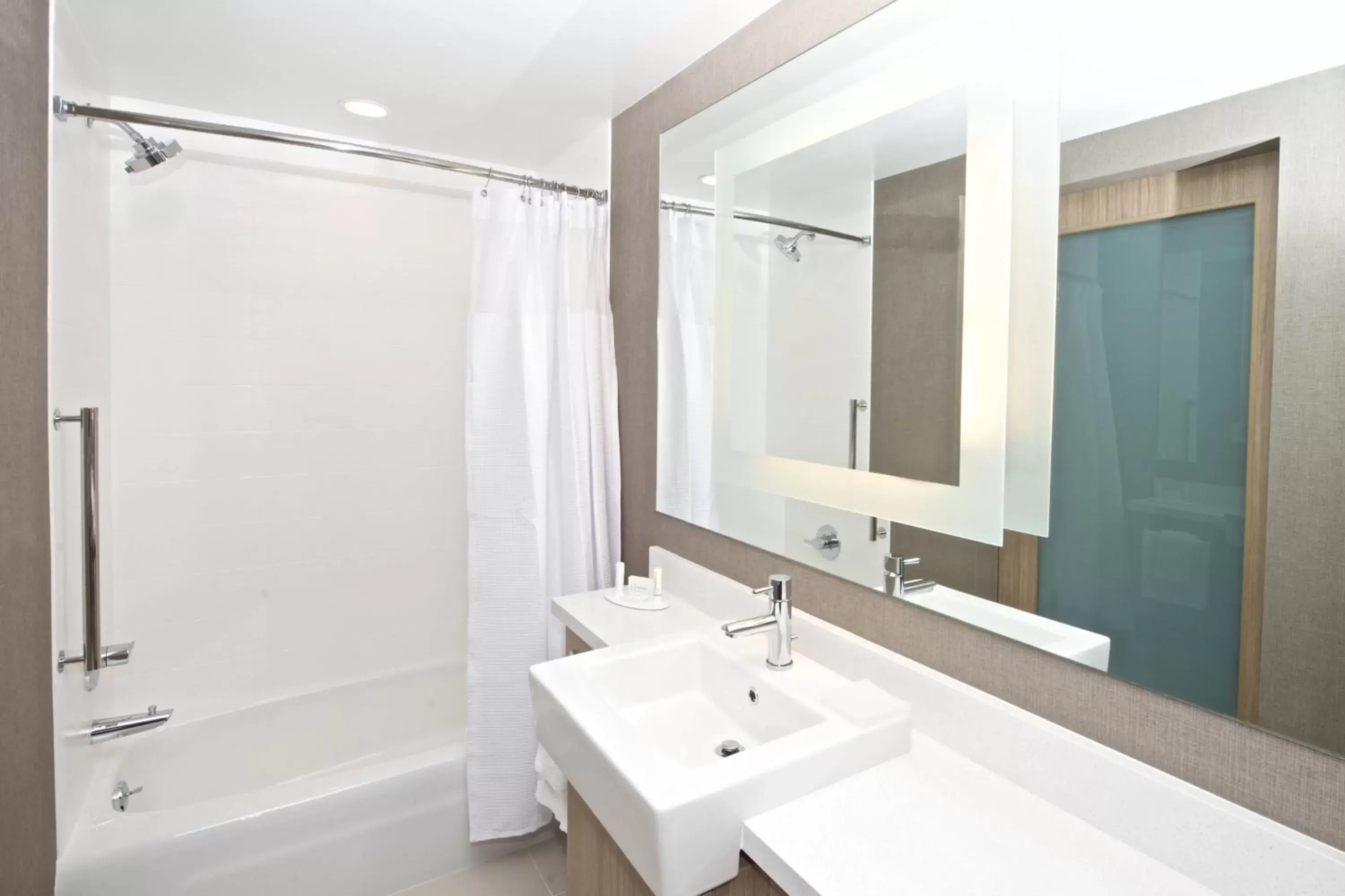 Bathroom in SpringHill Suites by Marriott Seattle Issaquah