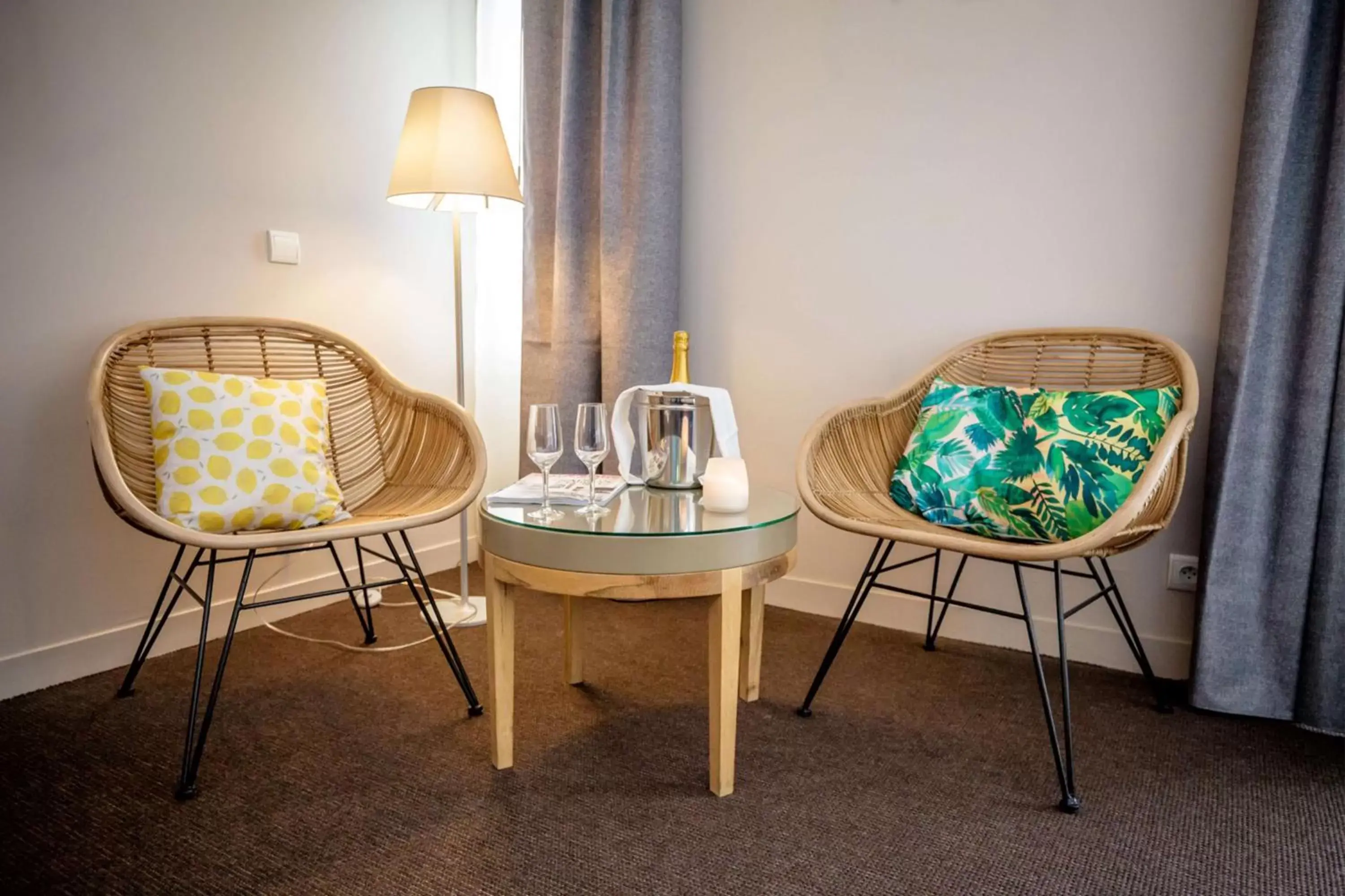 Bedroom, Seating Area in Best Western Plus Hôtel Vannes Centre Ville