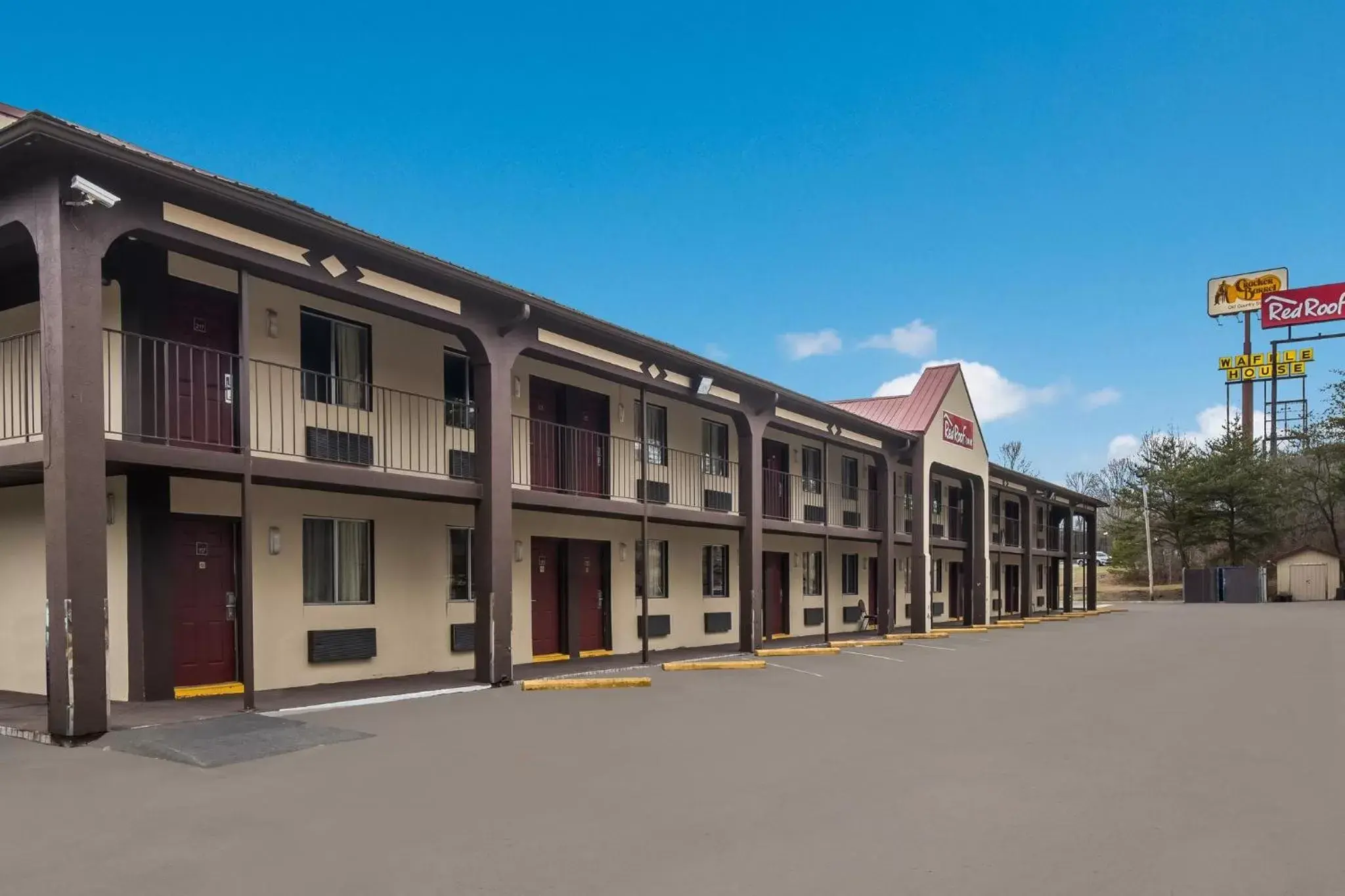 Property building in Red Roof Inn Crossville Property building in Red Roof Inn Crossville