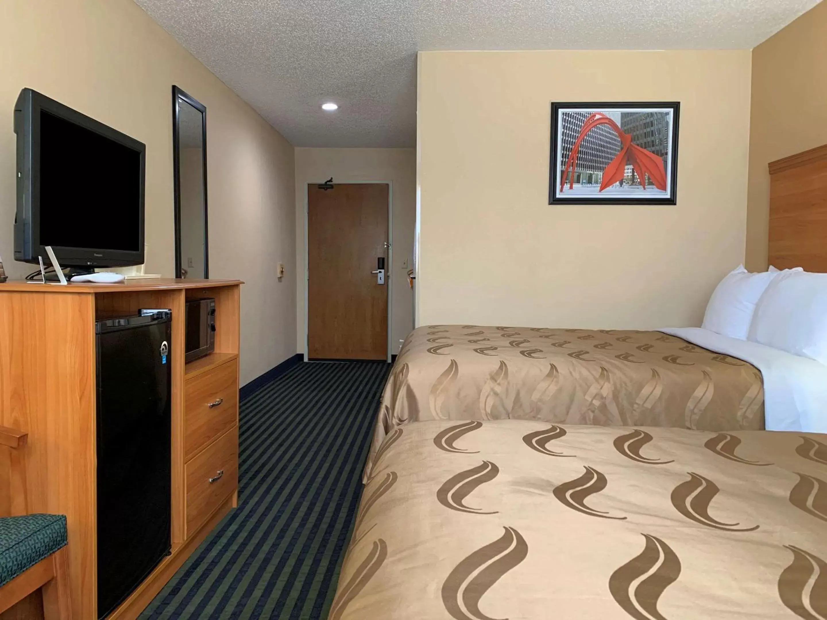 Photo of the whole room, Bed in Quality Inn Ottawa near Starved Rock State Park