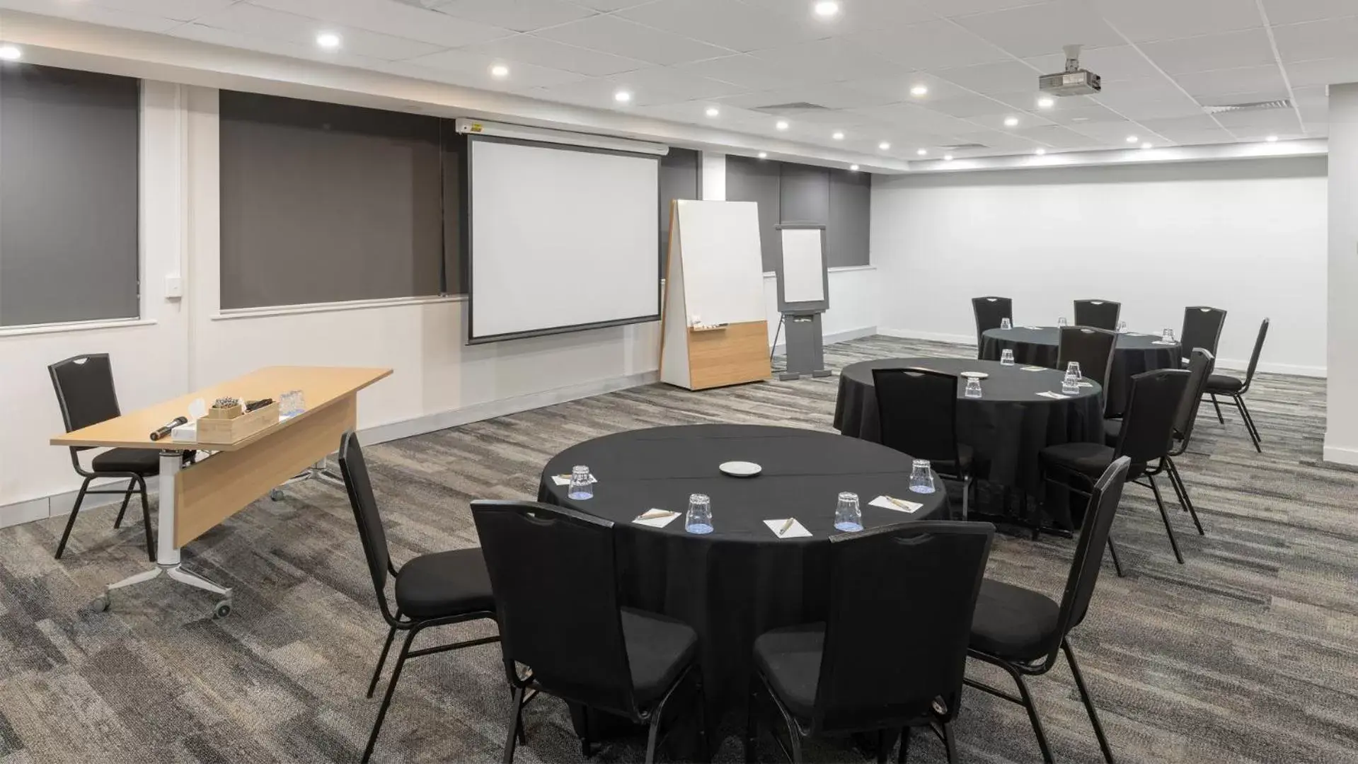 Meeting/conference room, Business Area/Conference Room in Oaks Perth Hotel