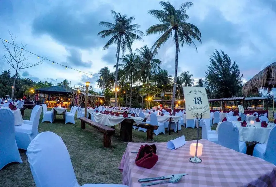 Night, Restaurant/Places to Eat in Palm Beach Resort & Spa