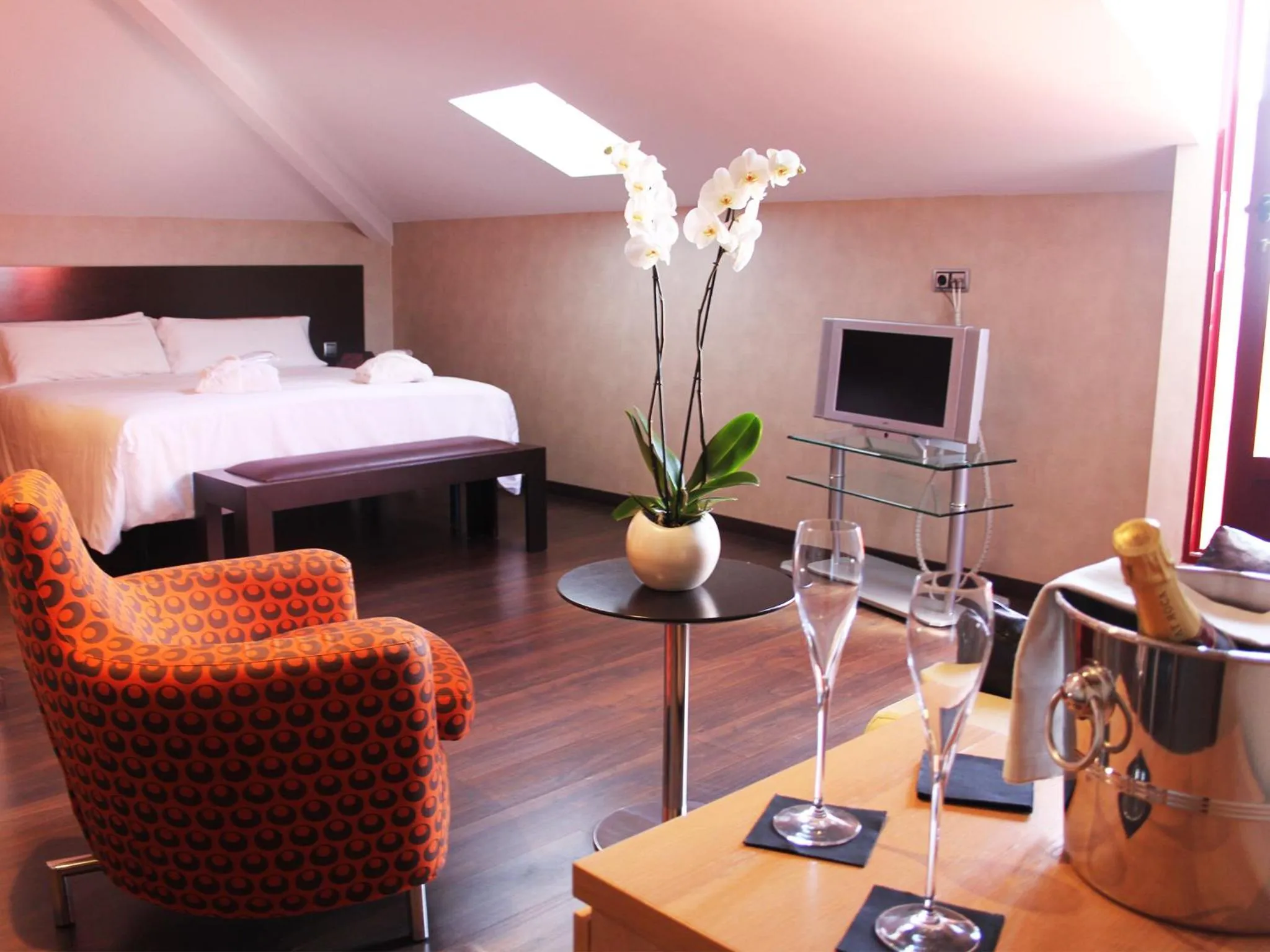 TV and multimedia in The Cookbook Gastro Boutique Hotel & SPA