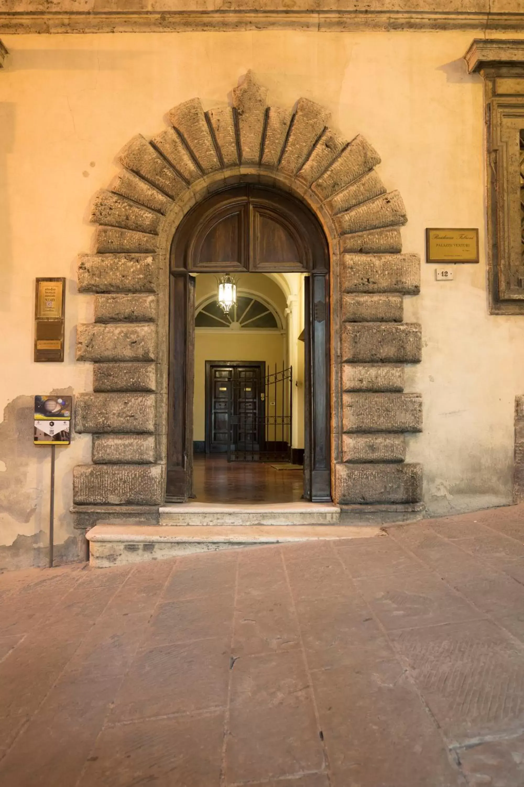 Facade/entrance in Residenza Fabroni