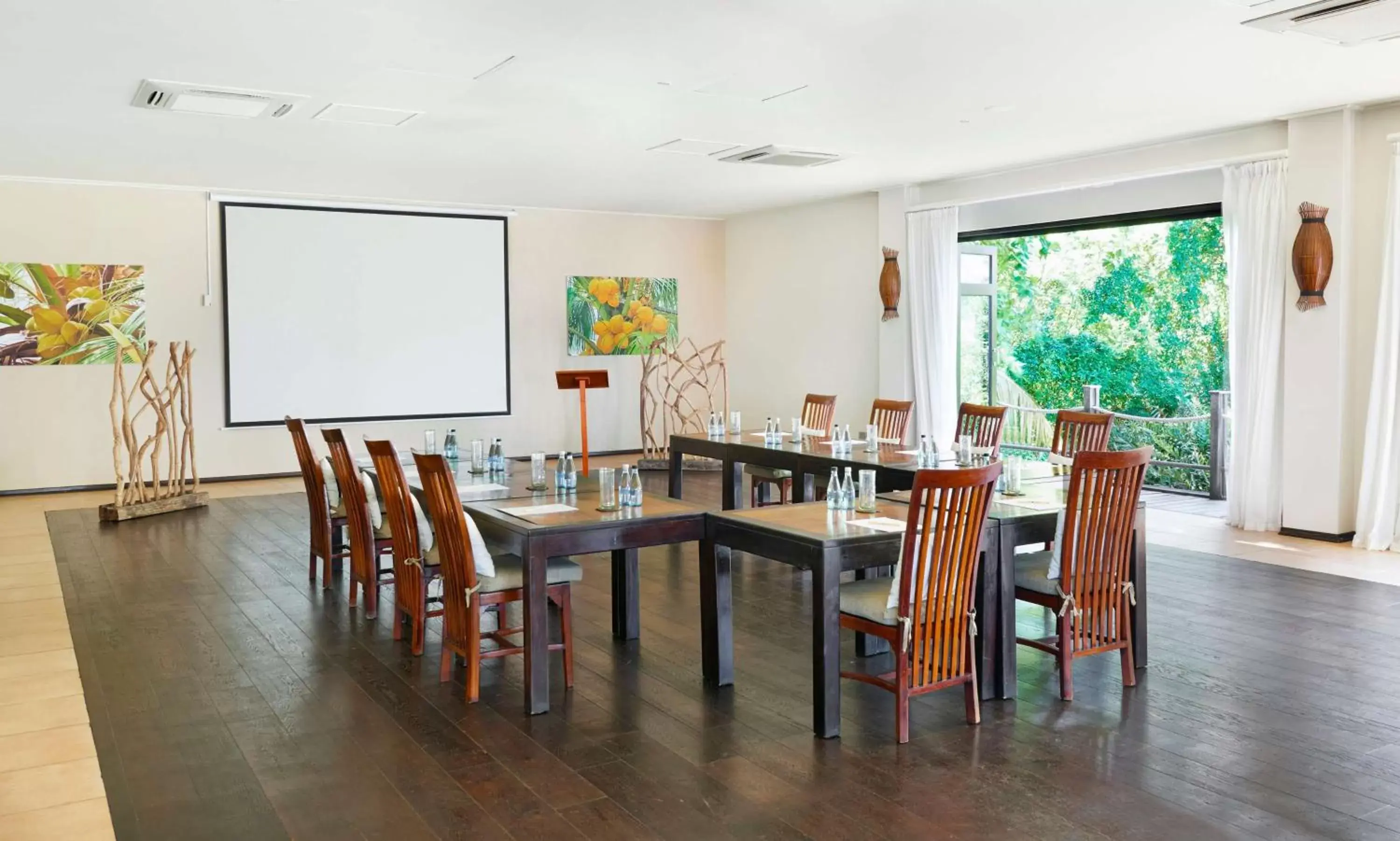 Meeting/conference room in DoubleTree by Hilton Seychelles Allamanda Resort & Spa