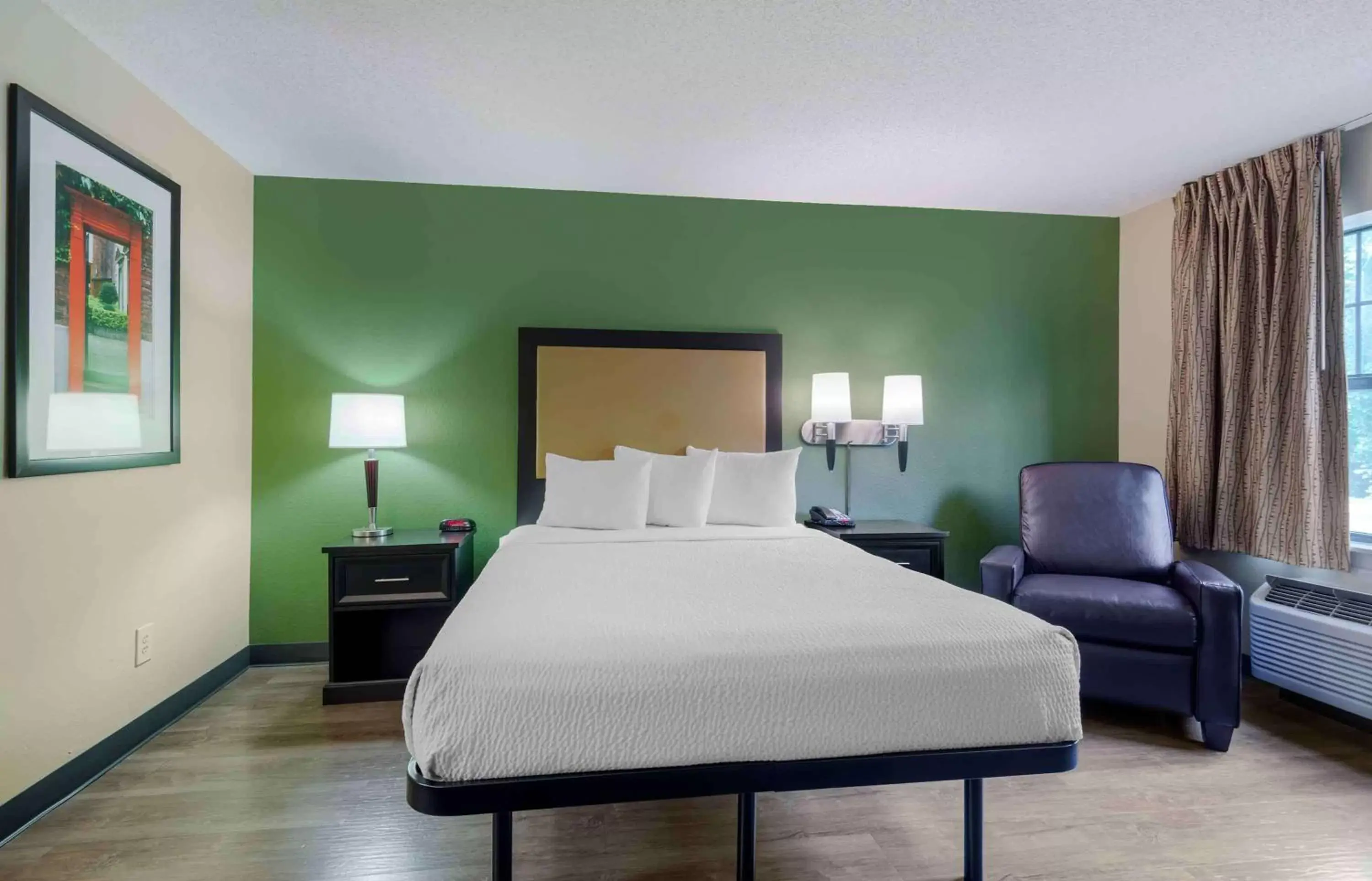 Bedroom, Bed in Extended Stay America Suites - Asheville - Tunnel Rd