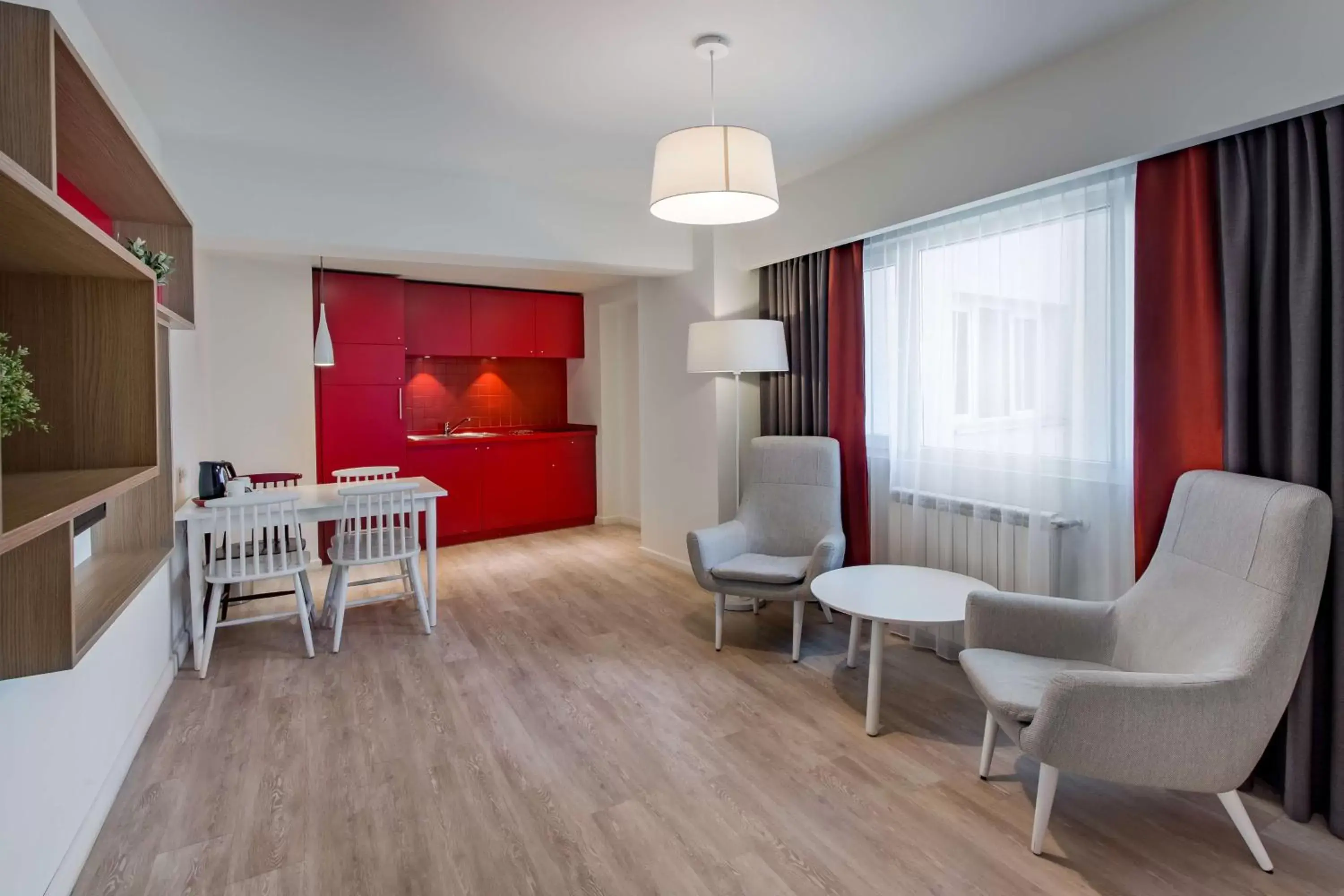 Photo of the whole room, Seating Area in Park Inn by Radisson Bucharest Hotel & Residence