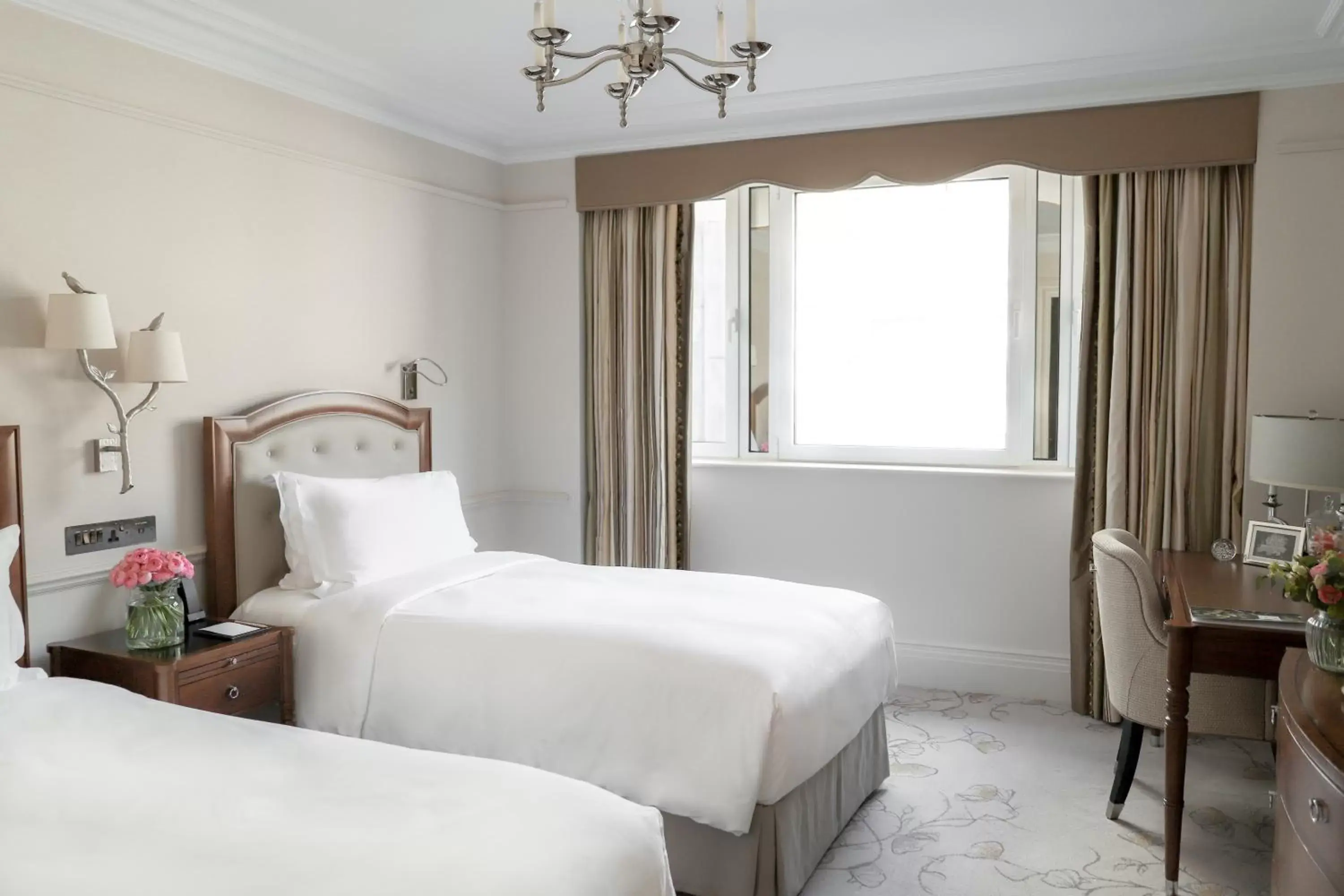 Bedroom, Bed in The Langham London