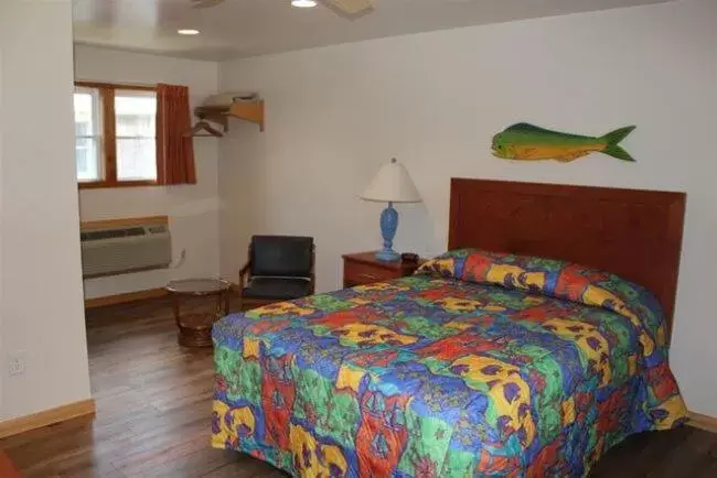 Queen Room - single occupancy in Pony Island Inn Queen Room - single occupancy in Pony Island Inn