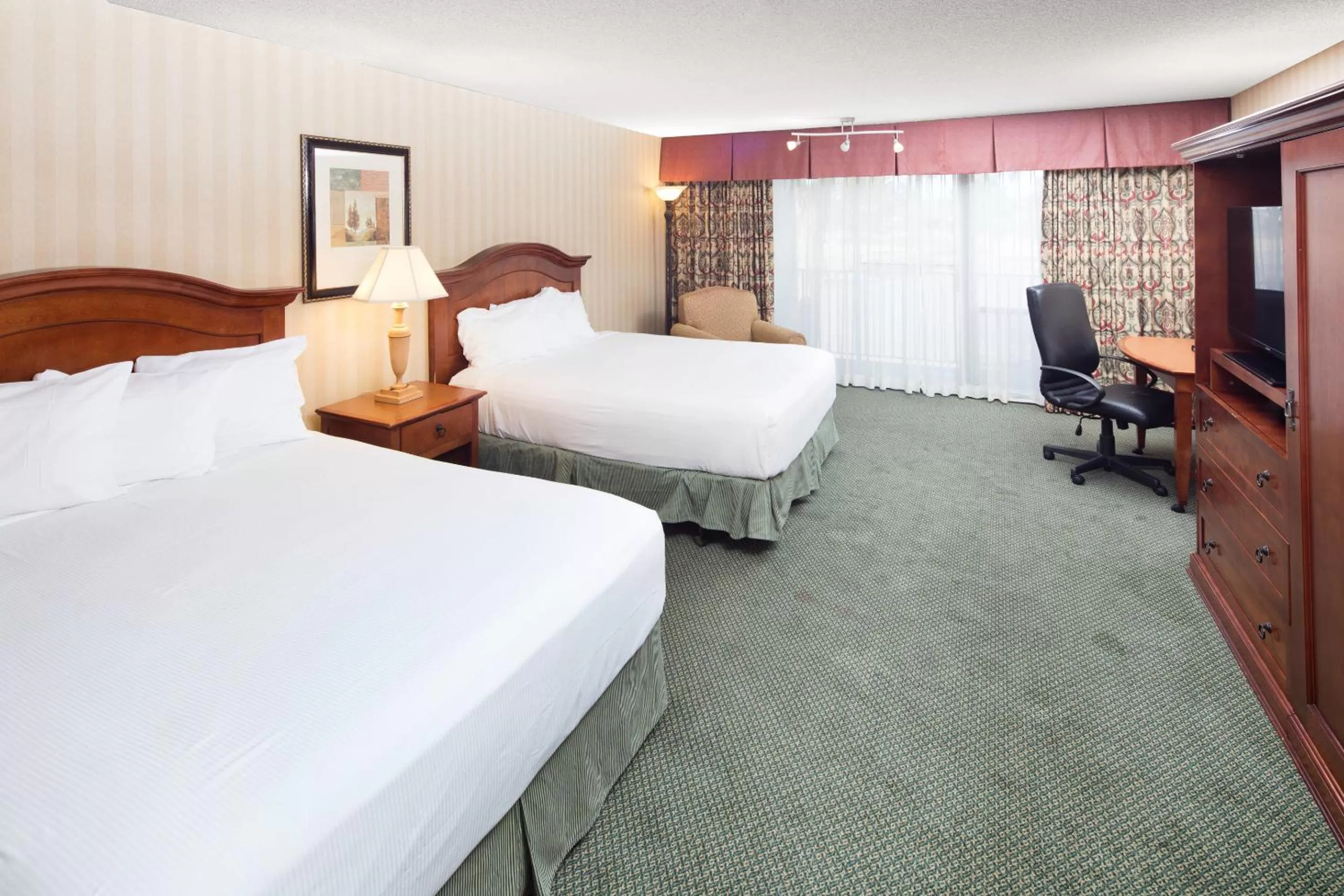 Photo of the whole room, Bed in Red Lion Hotel Pendleton