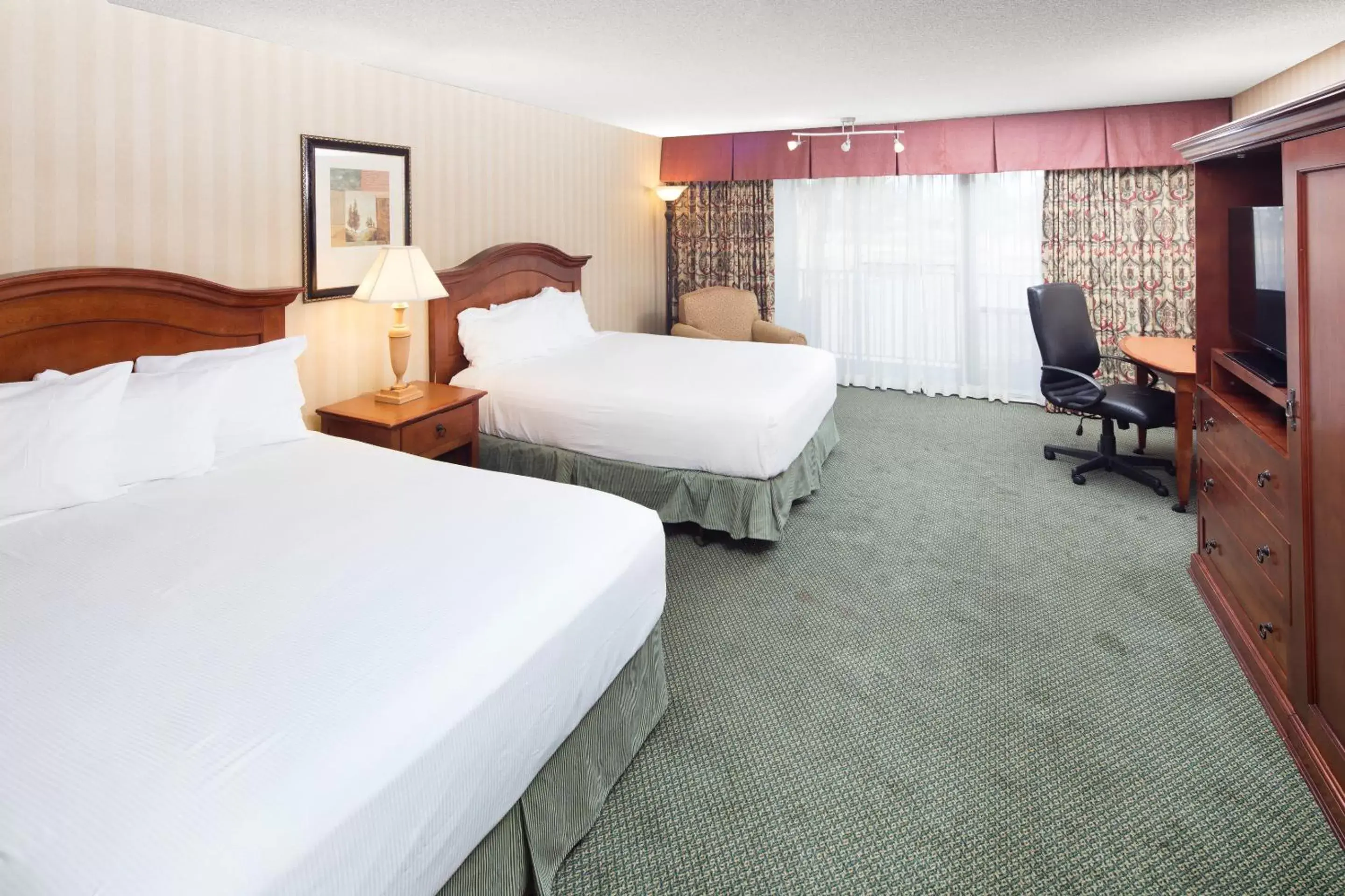 Photo of the whole room, Bed in Red Lion Hotel Pendleton Photo of the whole room, Bed in Red Lion Hotel Pendleton