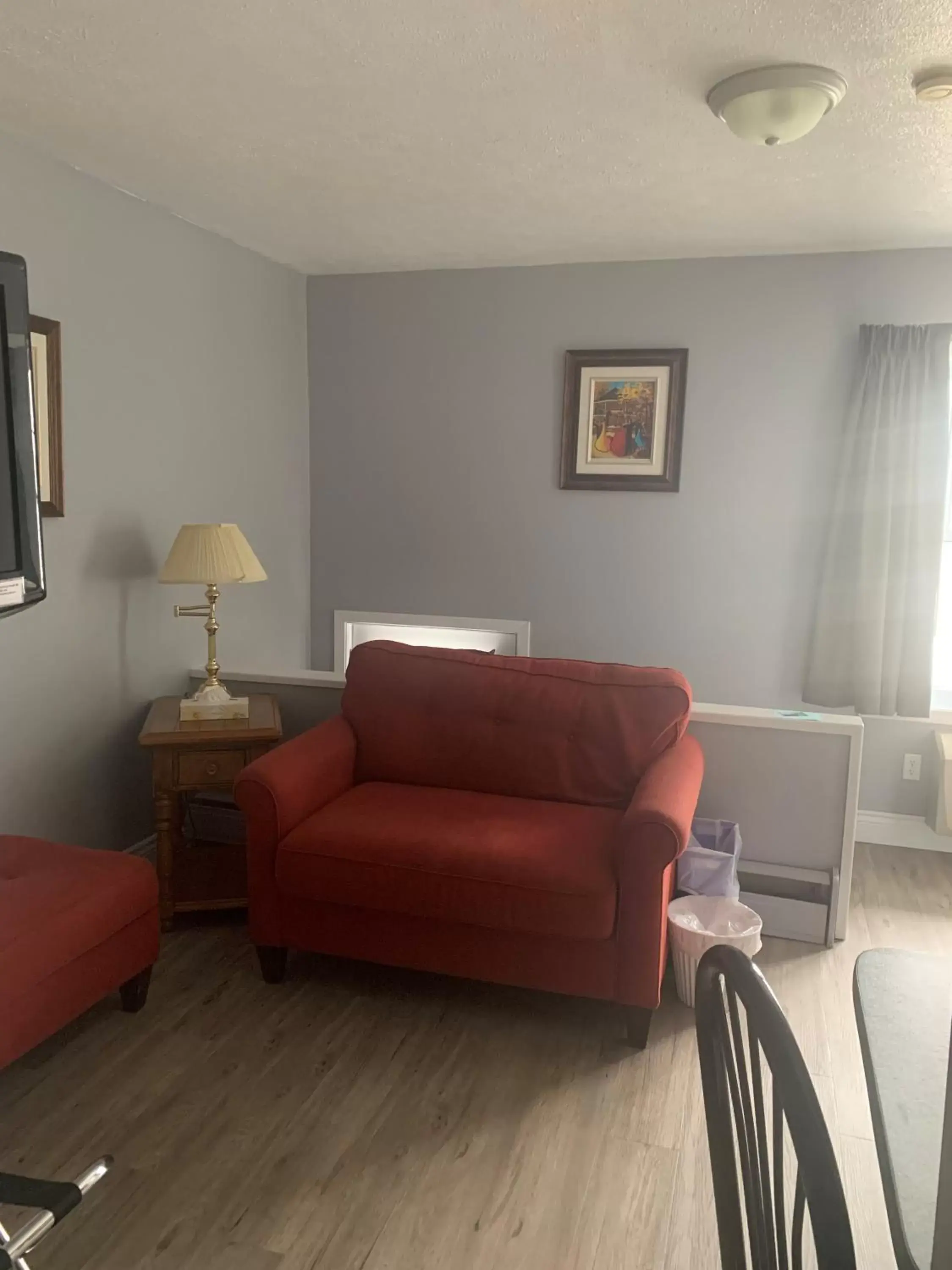 Living room, Seating Area in Hilltop Motel & Restaurant