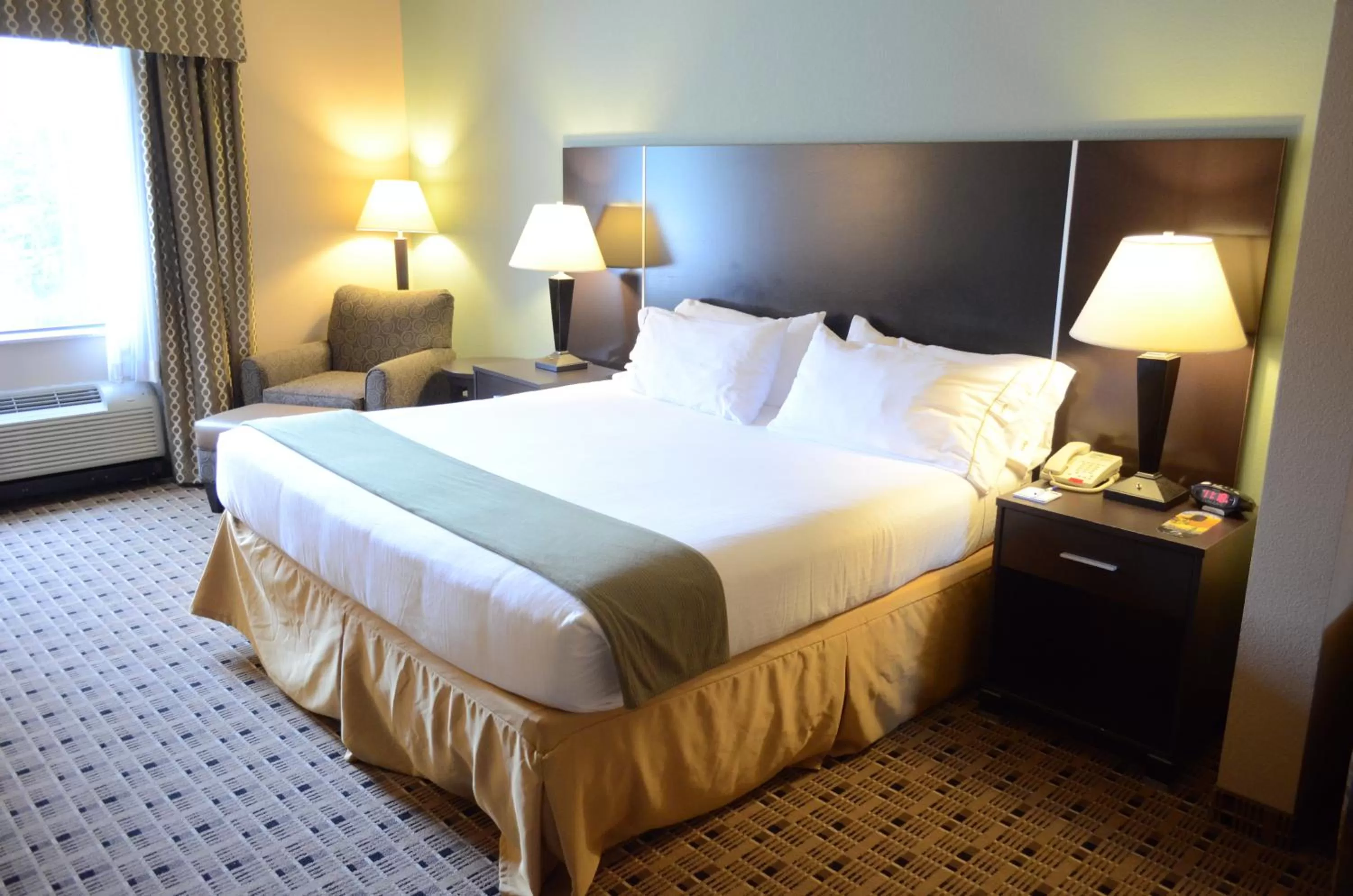 Bed in Holiday Inn Express Hotel & Suites Houston Energy Corridor - West Oaks, an IHG Hotel