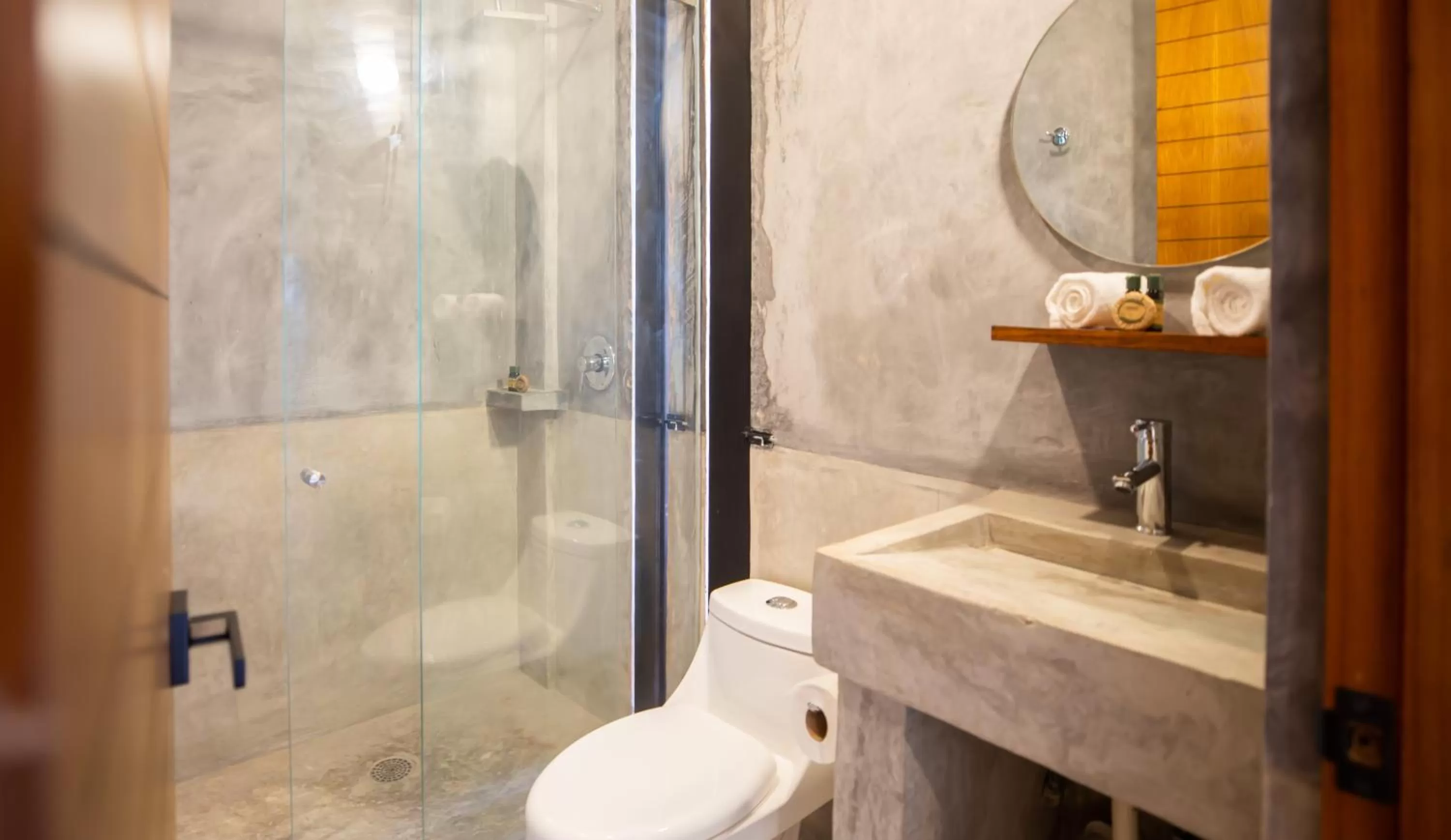 Shower in Nuee Hotel & Beach Club