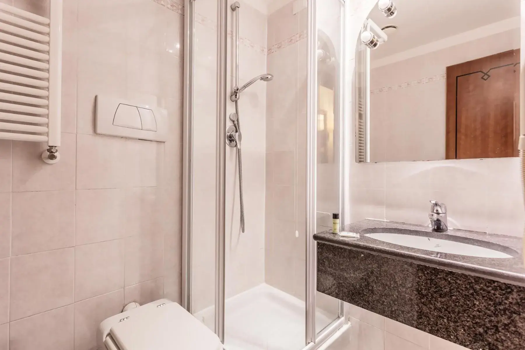 Bathroom in Raeli Hotel Noto