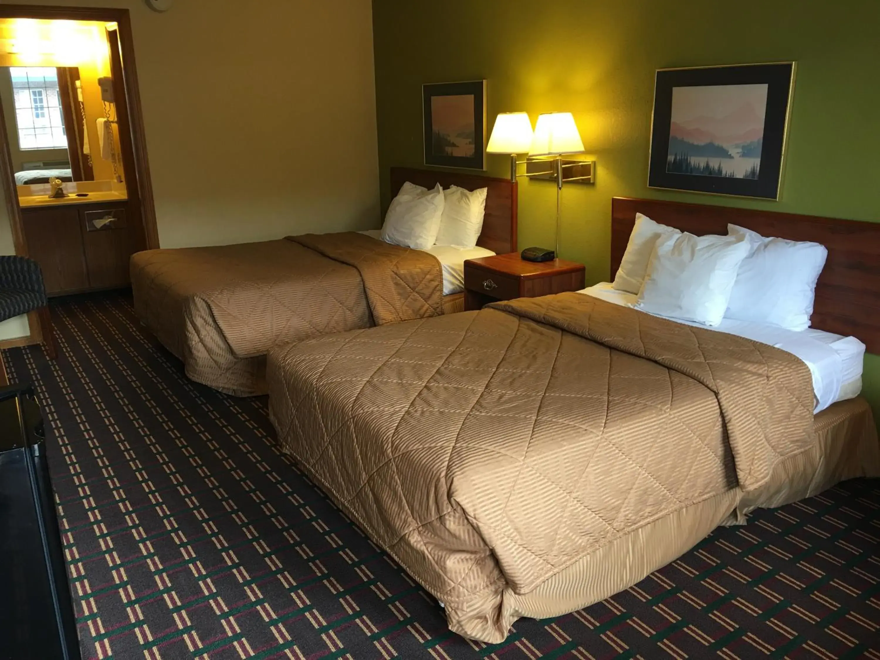 Double Room with Two Double Beds non- smoking in Americas Best Value Inn Maumee/Toledo